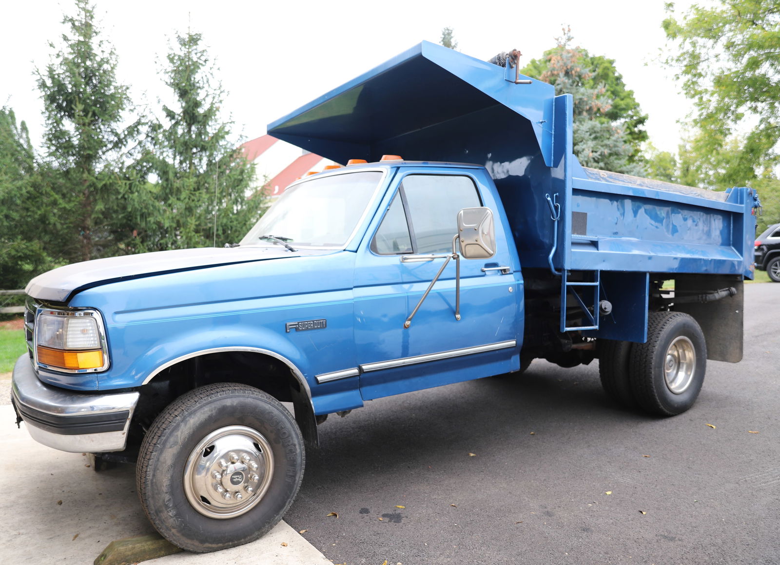 DUMP TRUCK (1 of 12)