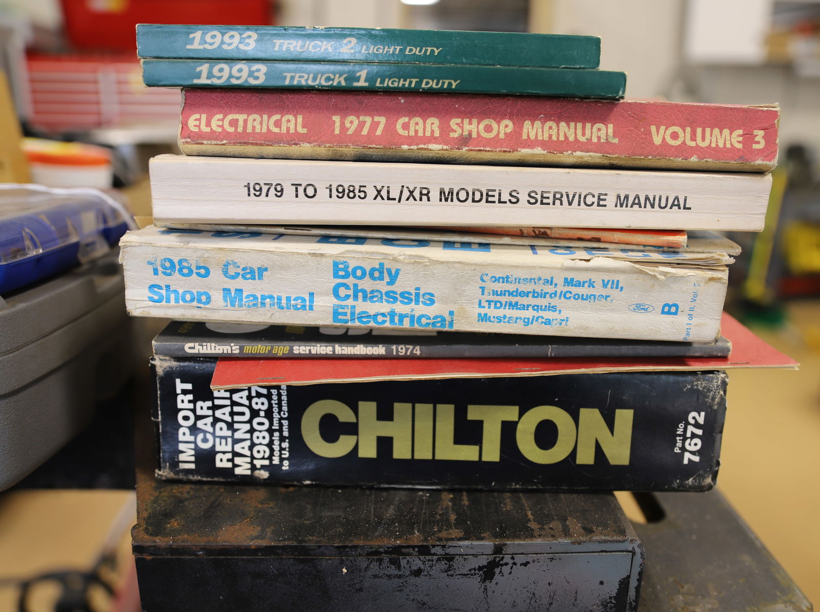 LOT OF AUTO MANUALS (1 of 4)