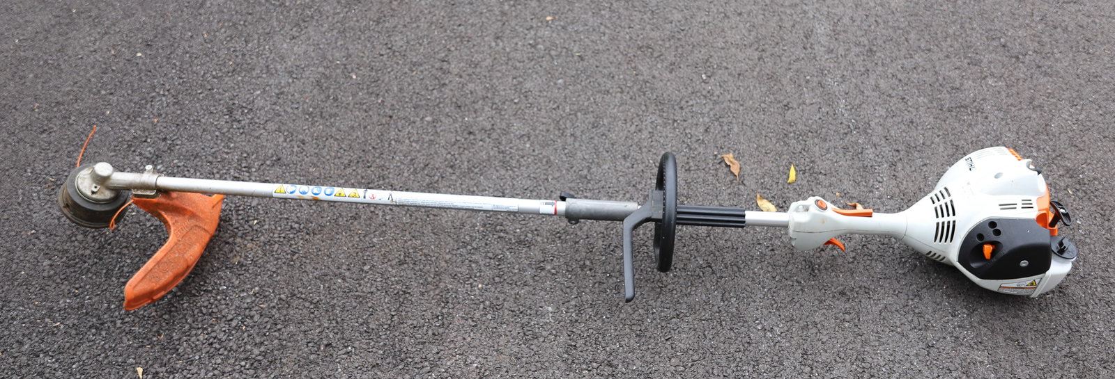STIHL WEED WACKER (1 of 2)