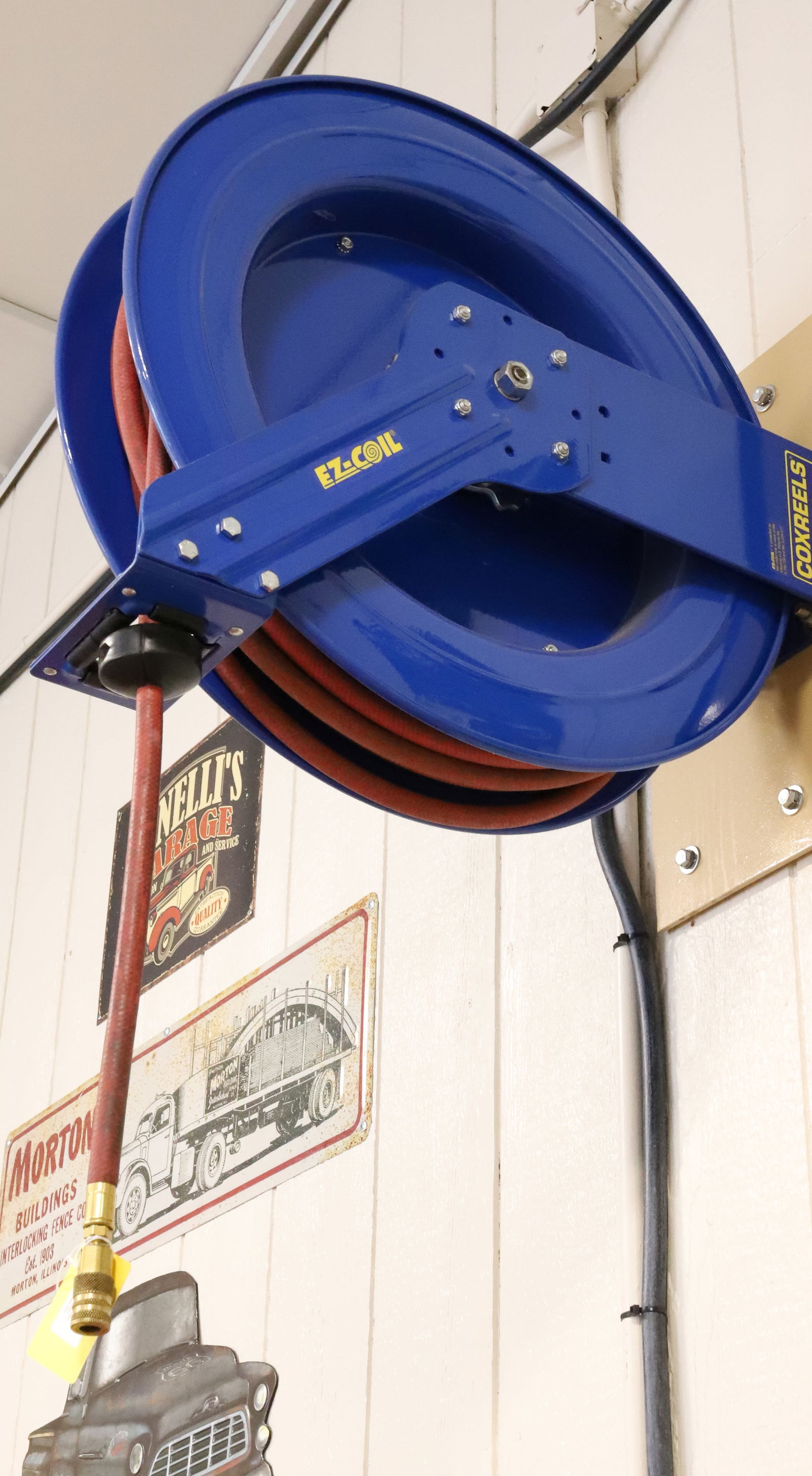 AIR HOSE WITH REEL (1 of 1)