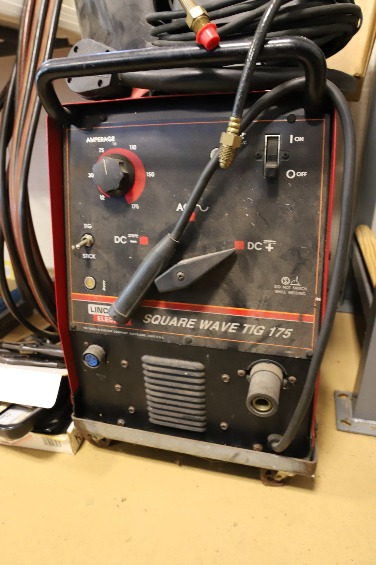 ELECTRIC LINCOLN WELDER (1 of 2)
