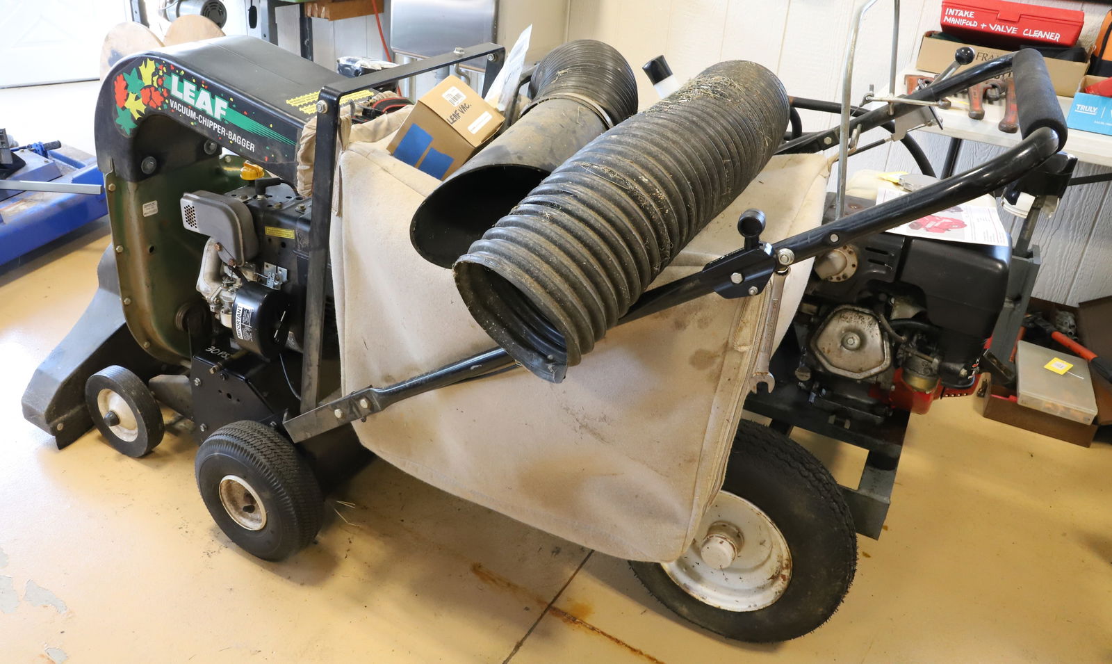 LEAF VACUUM CHIPPER AND BAGGER (1 of 4)