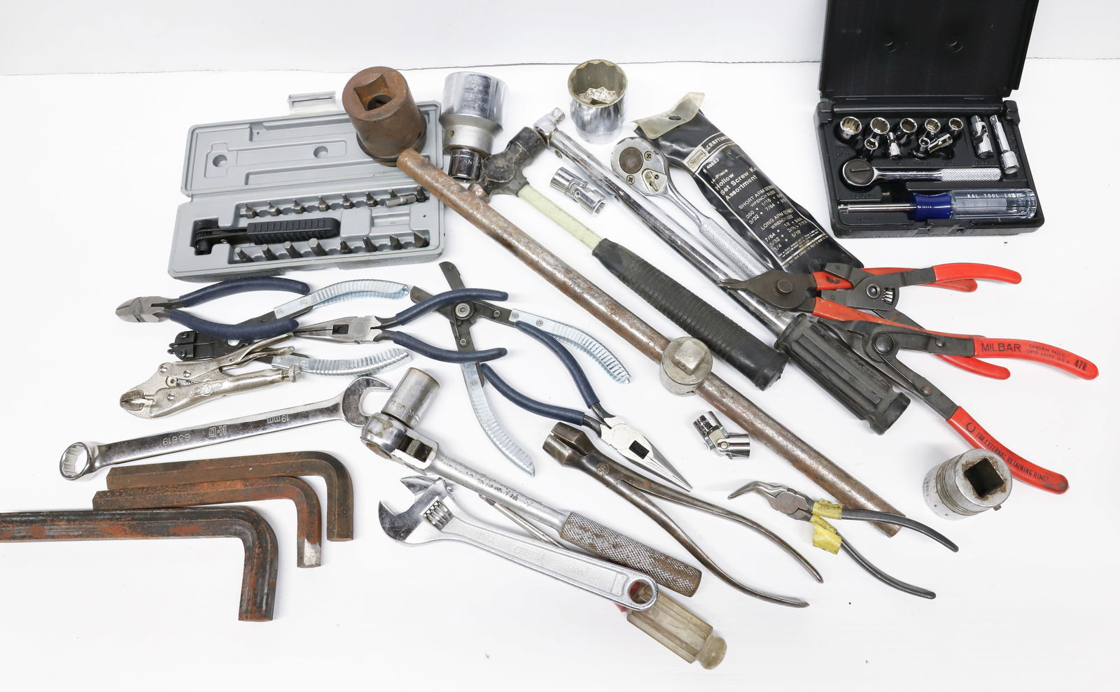 BOX OF TOOLS: ALL KINDS OF TOOLS Terms: THIS SALE IS AN ONLINE ONLY TOOL AND EQUIPMENT AUCTION. PLEASE READ CAREFULLY..... THERE ARE (2) LOCATIONS FOR THE ITEMS LISTED: LOTS 1 TO 286 ARE LOCATED AT 15 NEW HAMPTON R