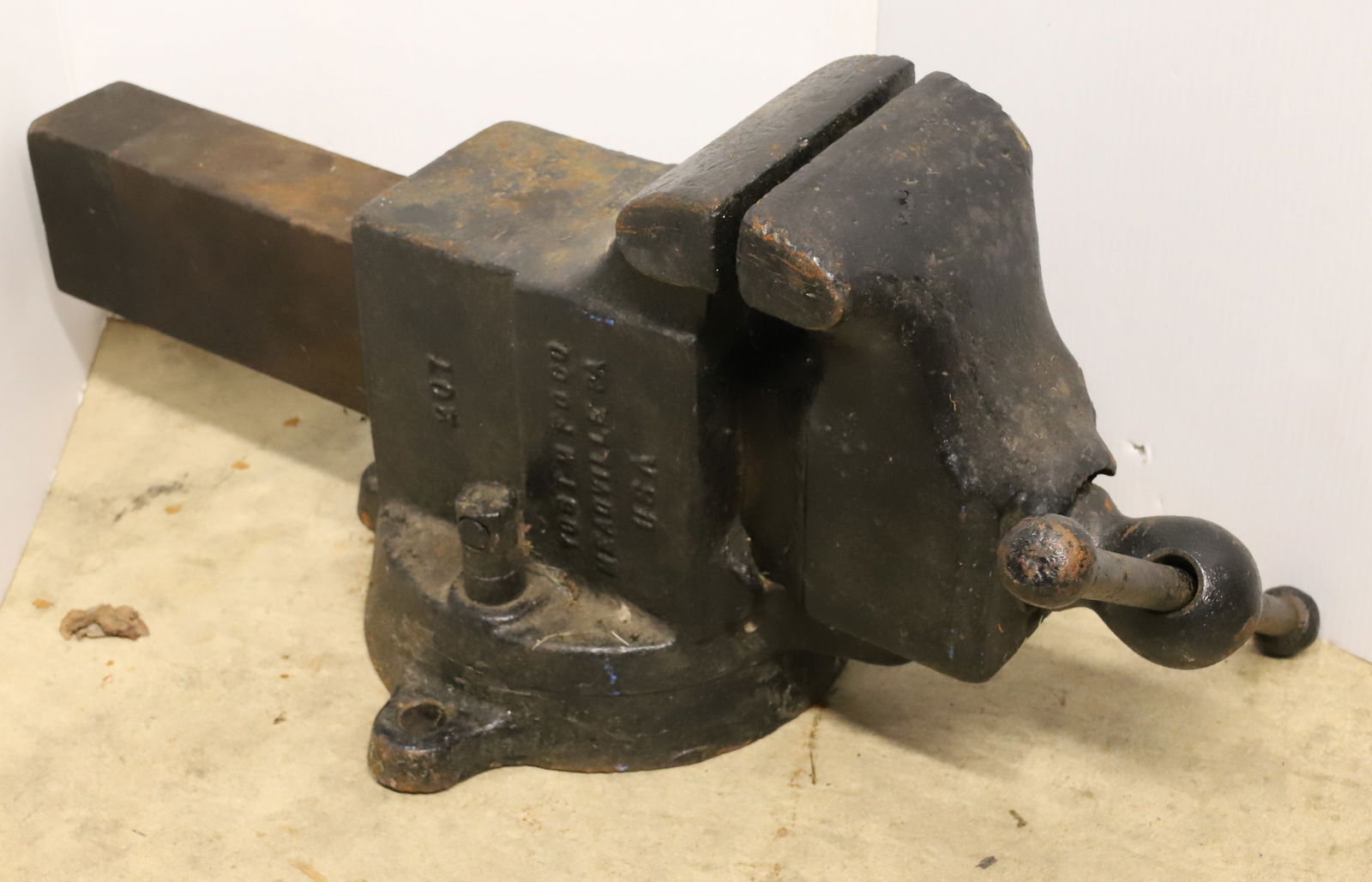 LARGE VISE (1 of 2)