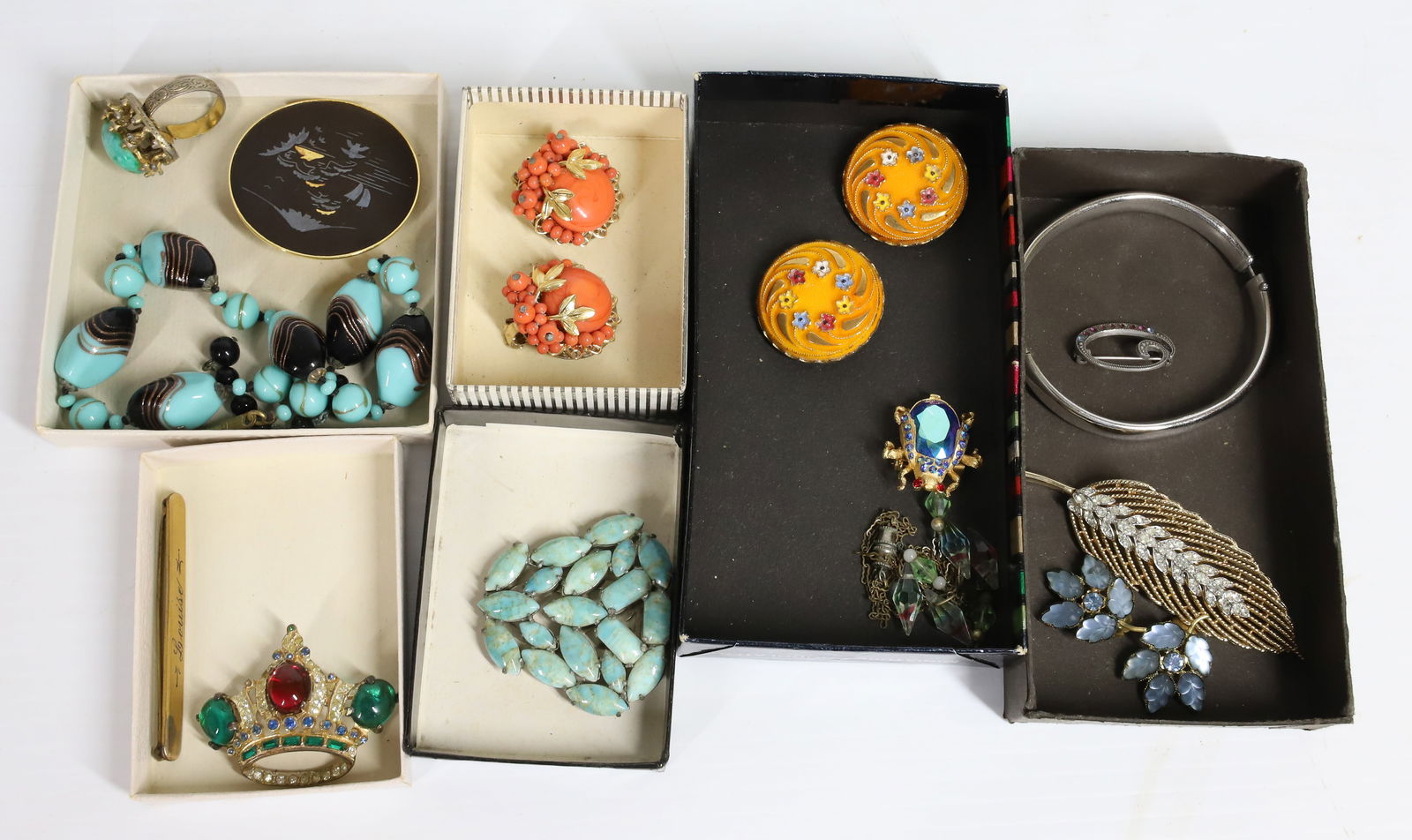 VINTAGE COSTUME JEWELRY (1 of 3)