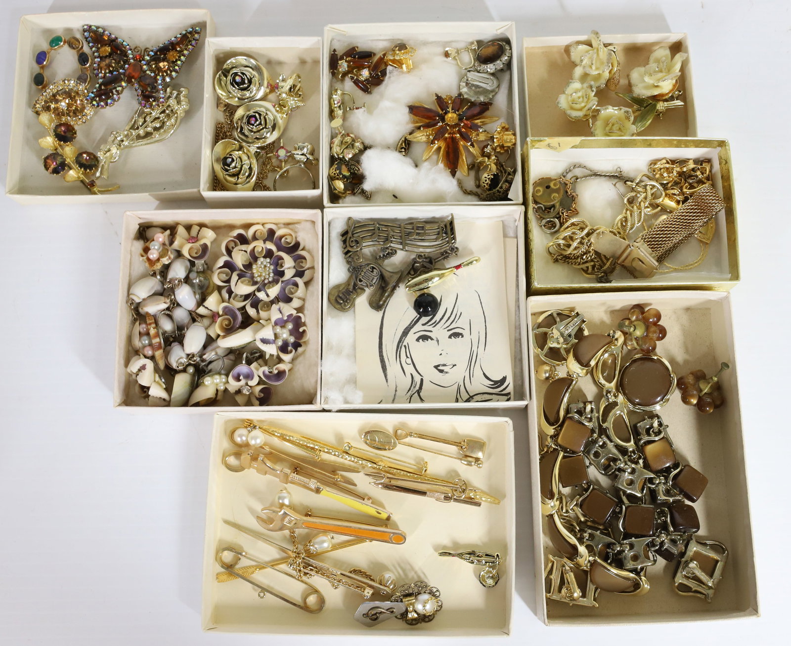VINTAGE COSTUME JEWELRY (1 of 3)