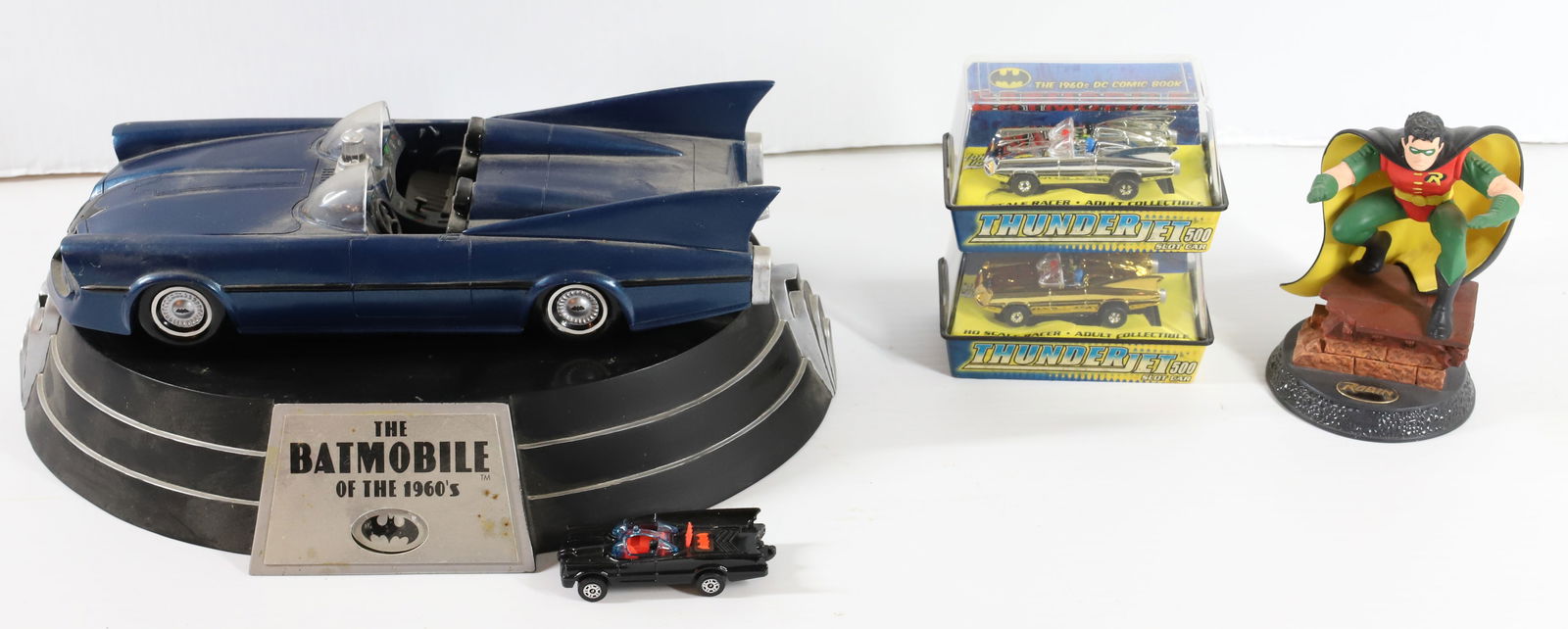 LOT OF BATMAN AND ROBIN ITEMS (1 of 4)