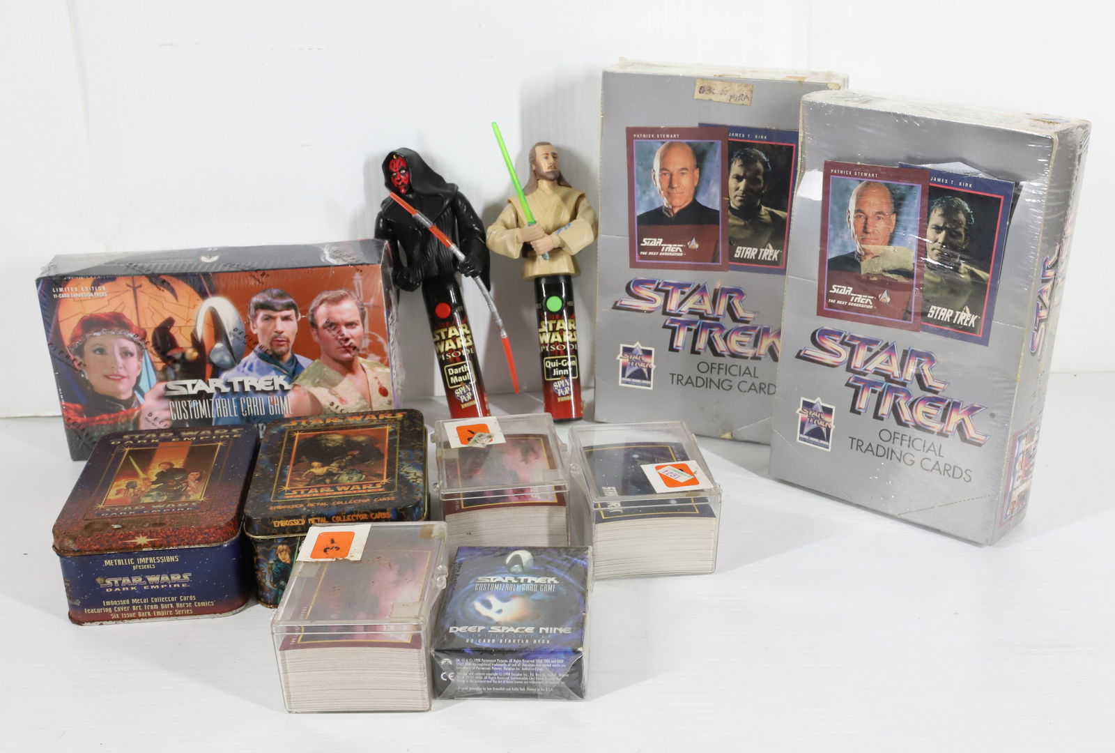 LOT OF STAR WARS AND STAR TREK TRADING CARDS (1 of 3)
