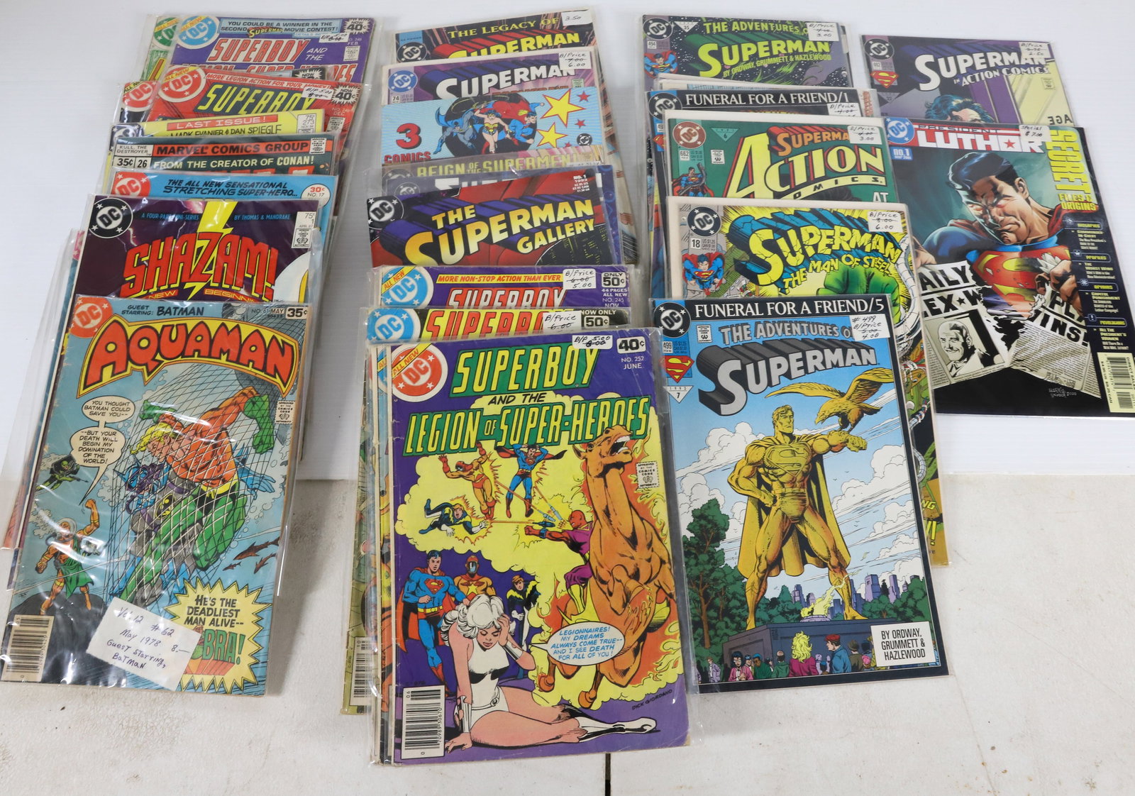 VINTAGE LOT OF COMIC BOOKS (1 of 4)