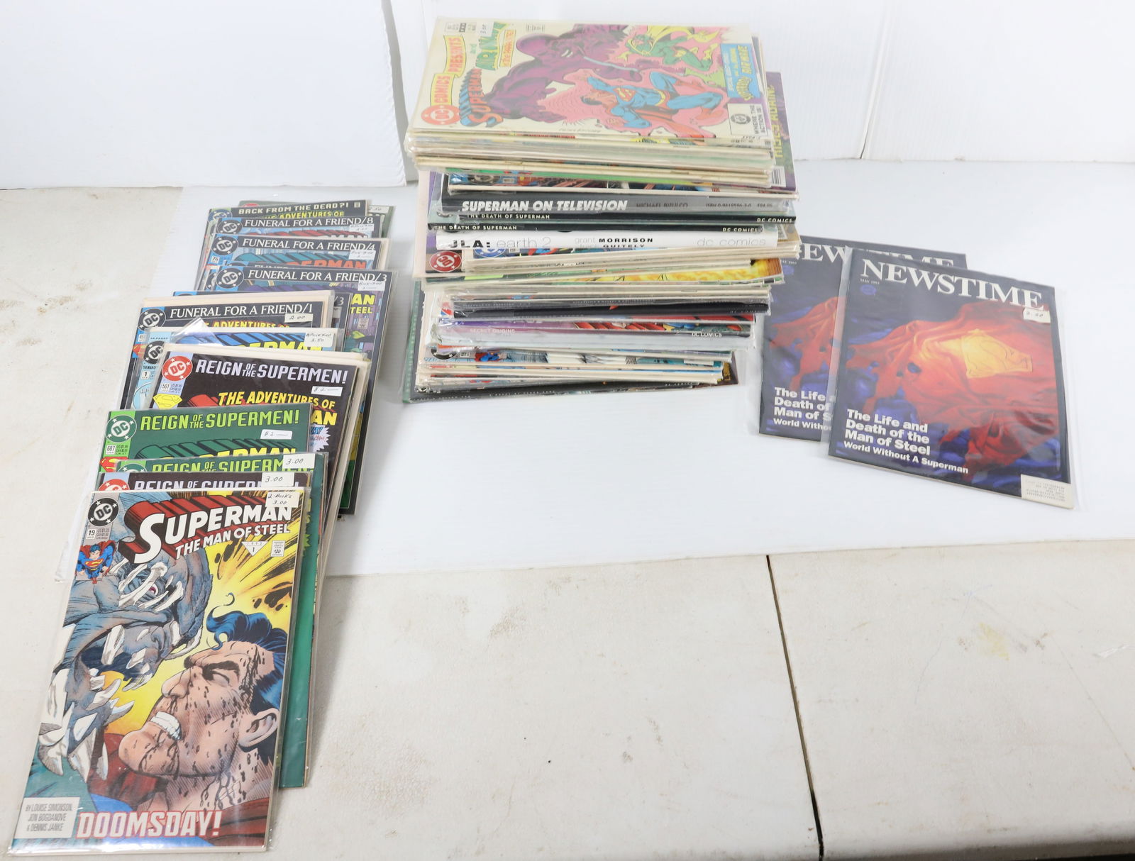 LOT OF VINTAGE COMIC BOOKS (1 of 6)