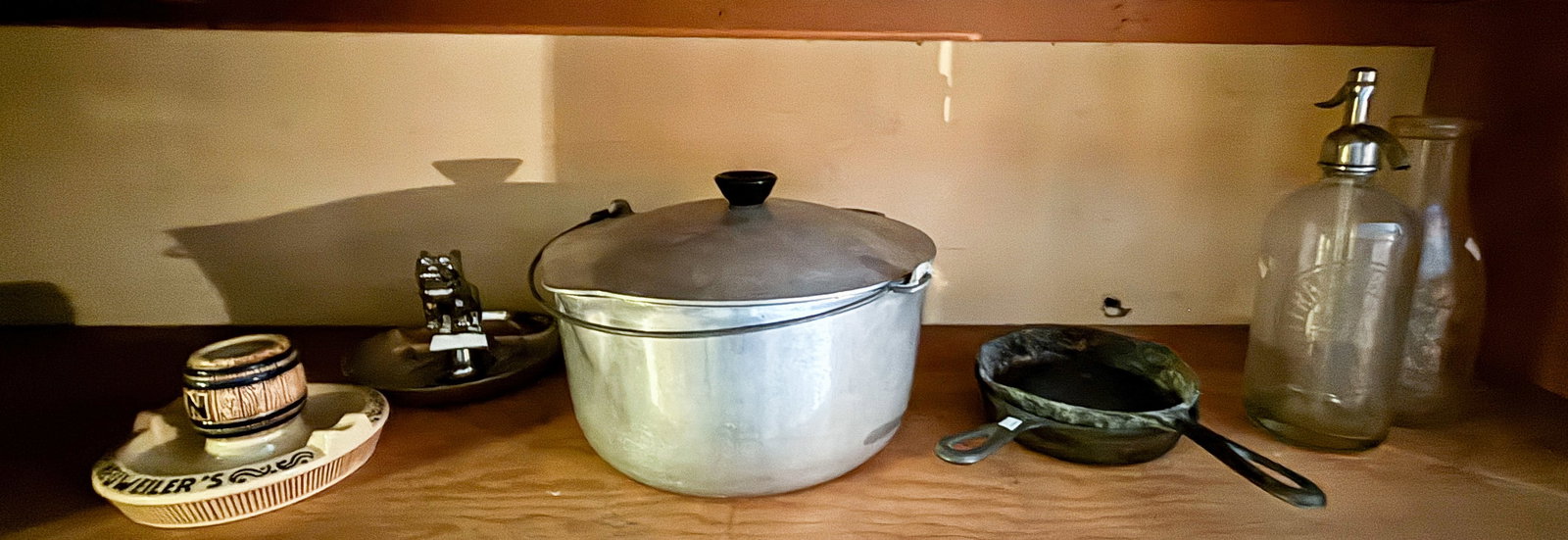 LOT OF ASHTRAYS, CAST IRON, AND BOTTLES (1 of 5)