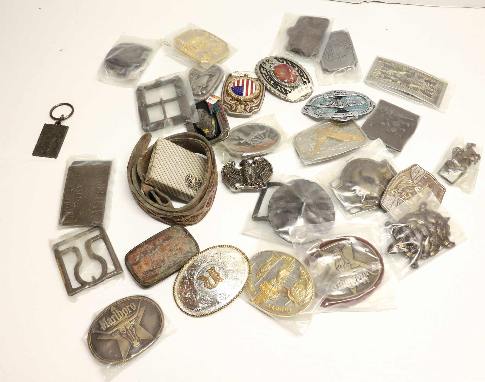 LOT OF BELT BUCKLES: VARIOUS STYLES AND SIZES Terms: PLEASE READ CAREFULLY -THIS IS AN ONSITE AND ONLINE ONLY AUCTION. PICK UP WILL BE AT 5115 ANONA RD, STROUDSBURG, PA 18360 AND WILL ONLY BE 2 DAYS!! Terms for Purchasing