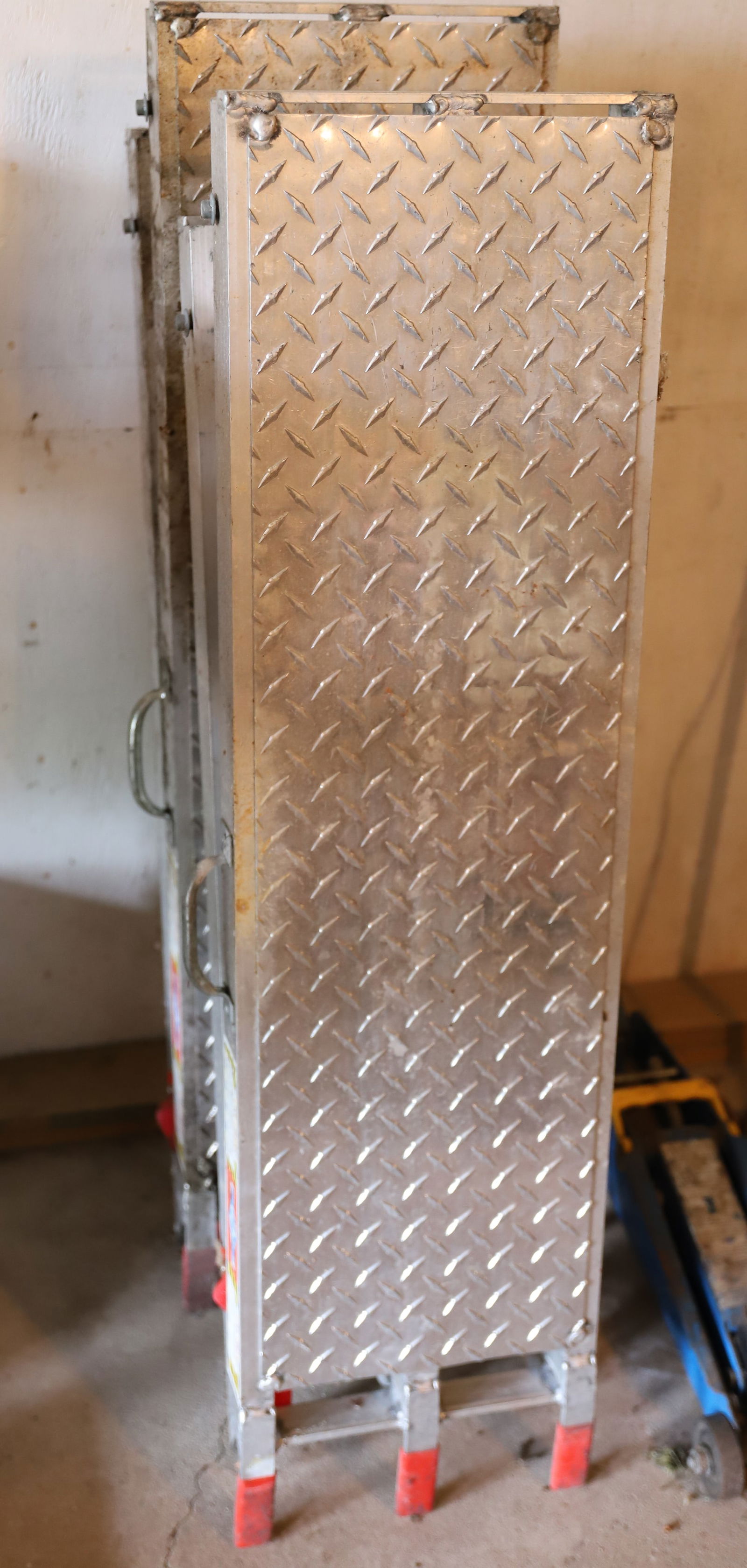 PAIR OF METAL RAMPS AND FLOOR JACK (1 of 3)