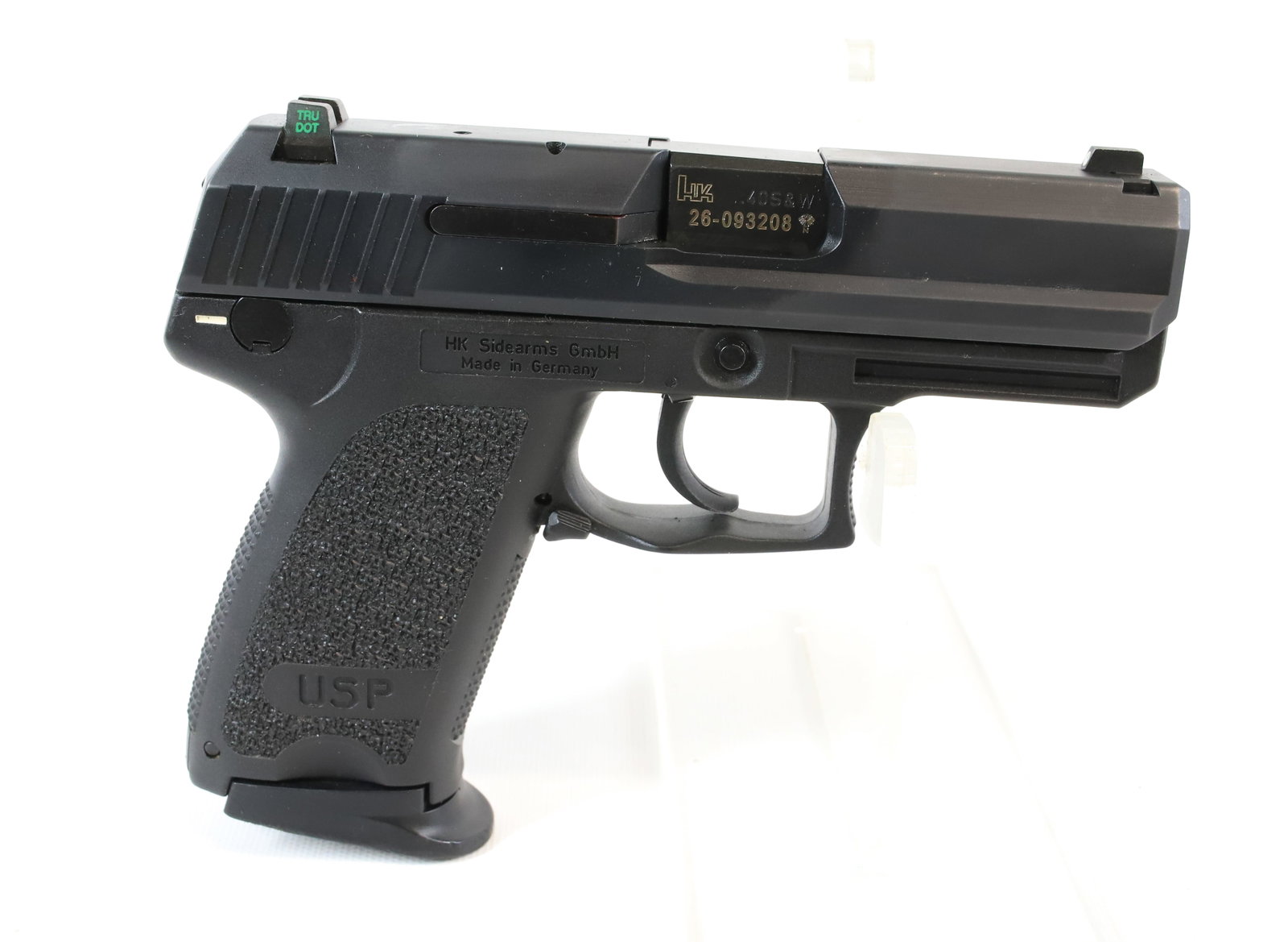 HECKLER AND KOCH USP COMPACT PISTOL: 40 CAL, SERIAL# 26-093208, 2 1/2" BARREL, WITH 5 MAGAZINES AND RETENTION HOLSTER Registration: Terms: THIS GUN REQUIRES REGISTRATION OR AN FFL TRANSFER TO PURCHASE