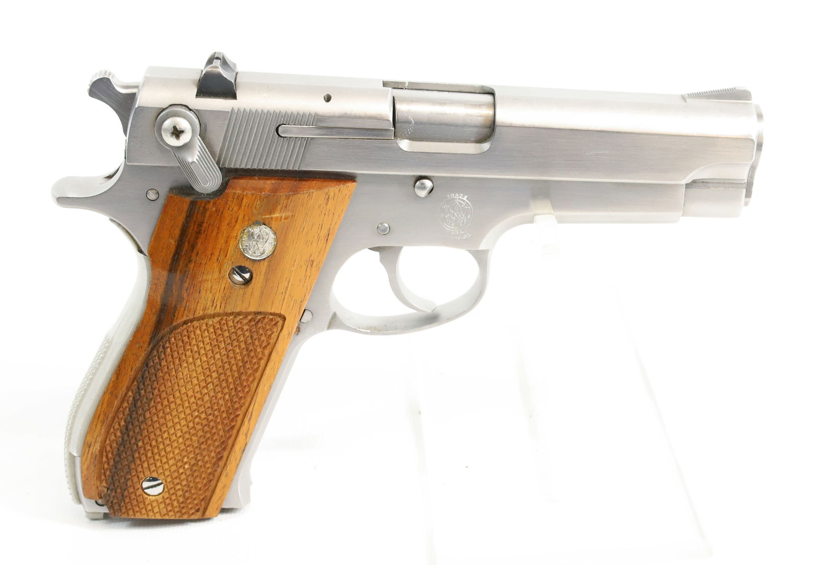 SMITH AND WESSON MODEL 639 SEMI AUTO PISTOL: 9MM, SERIAL# A841170, NO CLIP, 4" BARREL Registration: Terms: THIS GUN REQUIRES REGISTRATION OR AN FFL TRANSFER TO PURCHASE