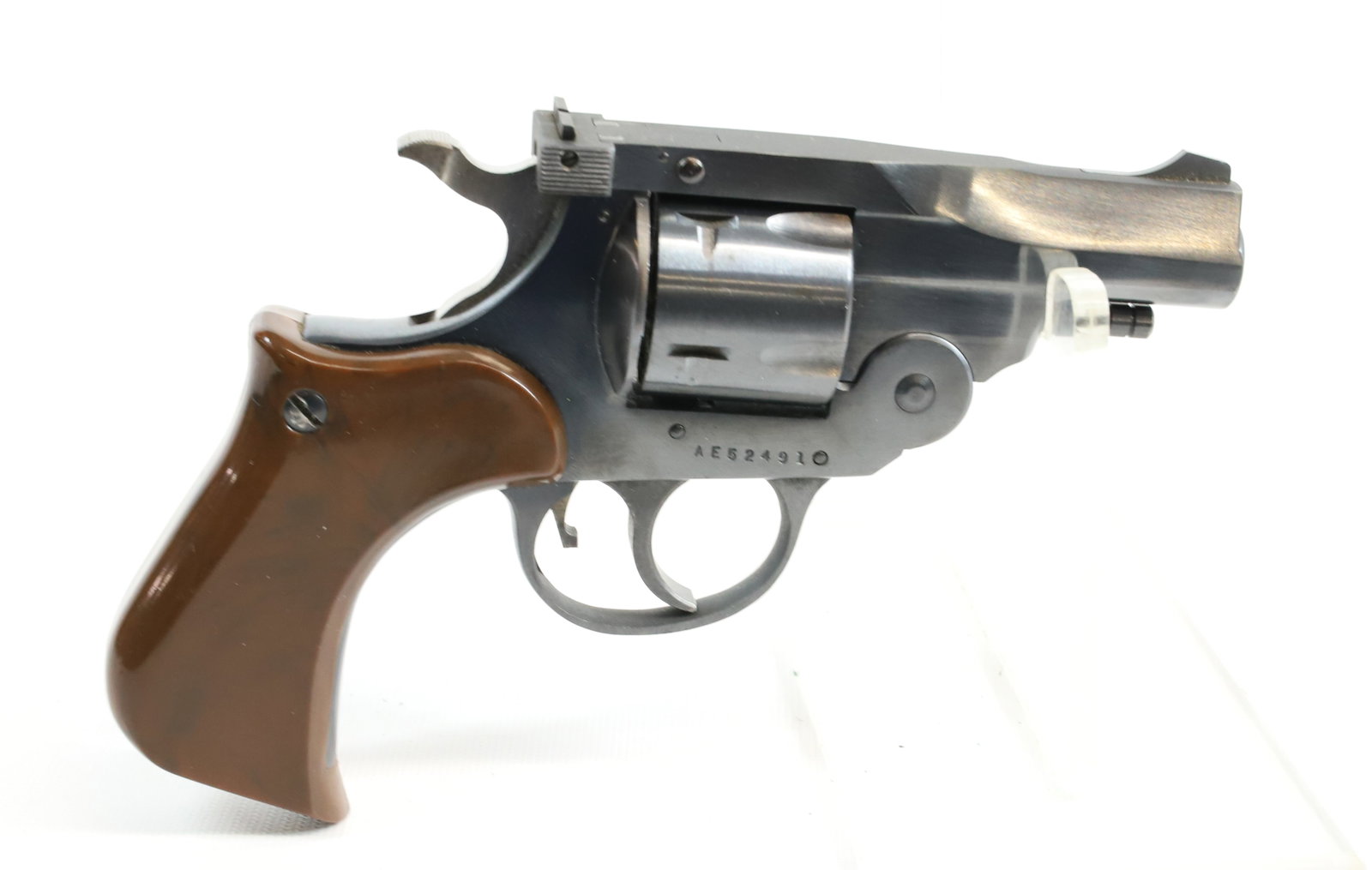 H&R MODEL 925 REVOLVER: 38 SPECIAL, SERIAL# AE52491, 2 1/2" BARREL Registration: Terms: THIS GUN REQUIRES REGISTRATION OR AN FFL TRANSFER TO PURCHASE