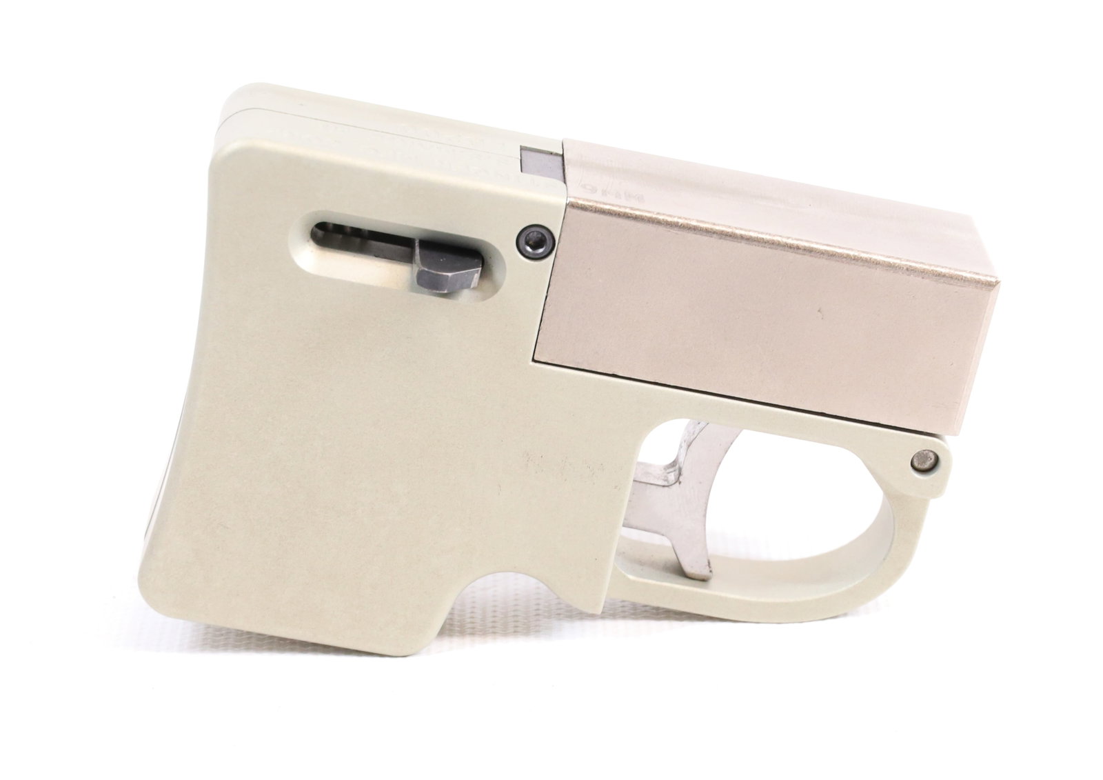 STINGER LIBERATOR MODEL SINGLE SHOT PISTOL: 9MM, SERIAL# LB200, 2" SQUARE BARREL Registration: Terms: THIS GUN REQUIRES REGISTRATION OR AN FFL TRANSFER TO PURCHASE