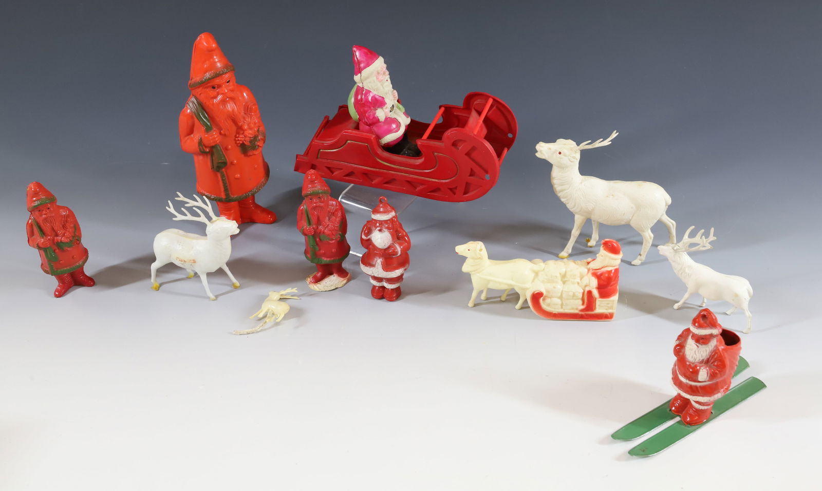 LOT OF CELLULOID SANTA CLAUS FIGURES (1 of 6)