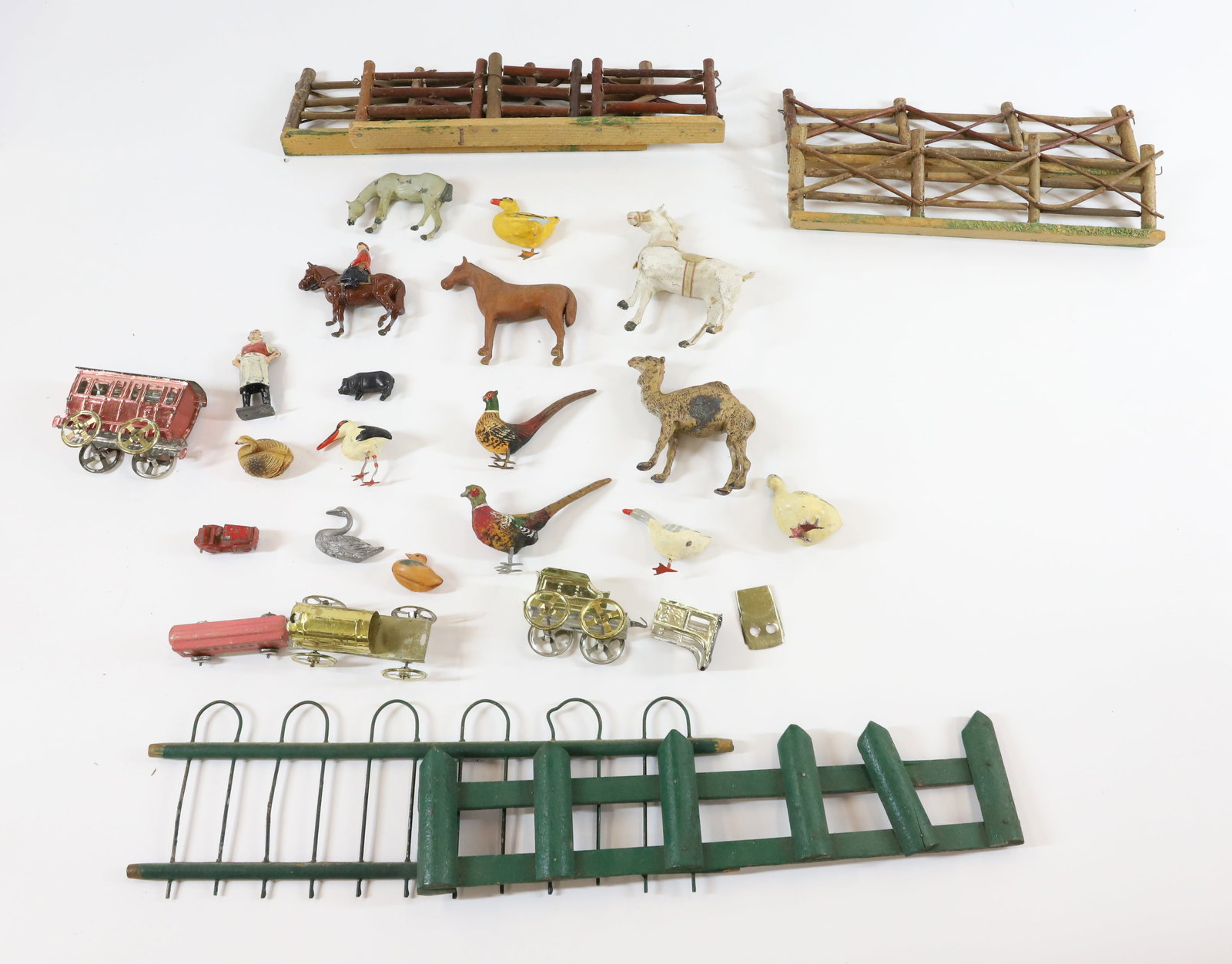 LOT OF PUTZ ANIMALS AND FENCING (1 of 3)