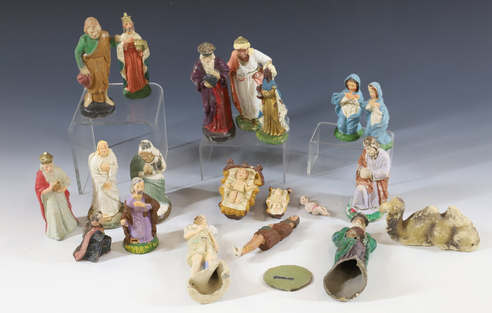 LOT OF NATIVITY SCENE FIGURES (1 of 4)