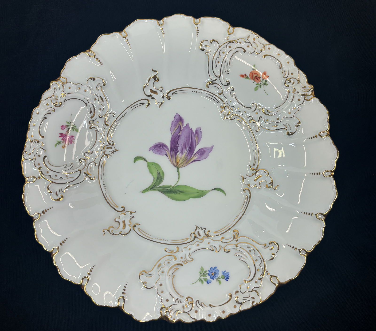 MEISSEN CHARGER (1 of 2)