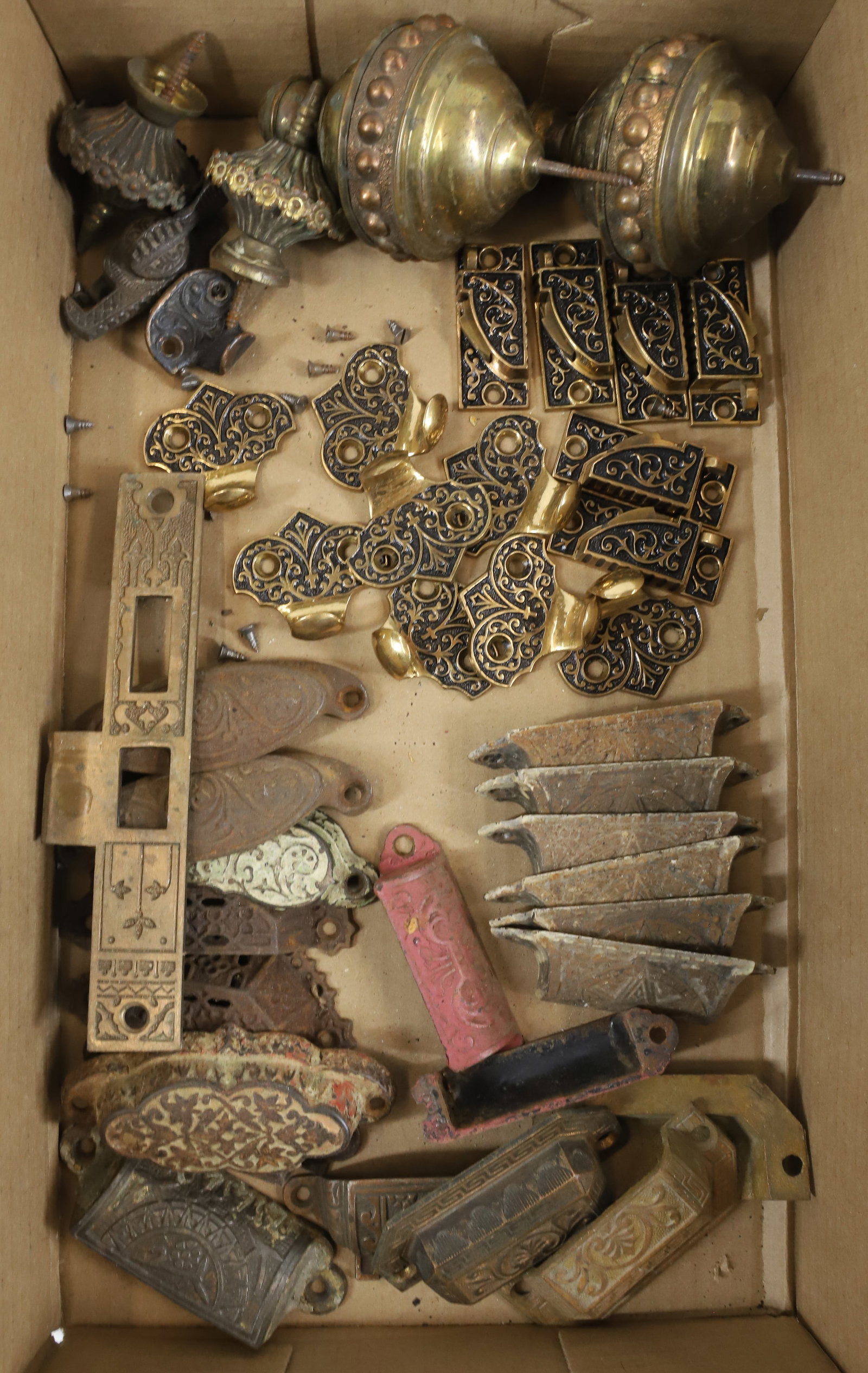 BRASS/BRONZE HARDWARE GROUPING (1 of 6)