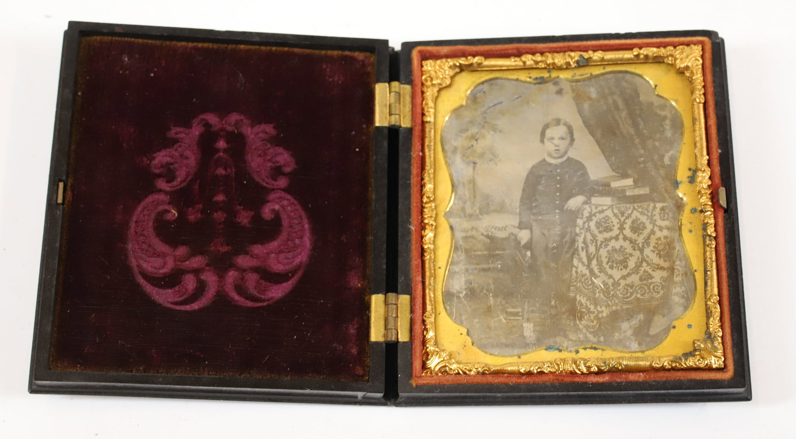 SIXTH PLATE DAGUERREOTYPE IN CASE (1 of 3)