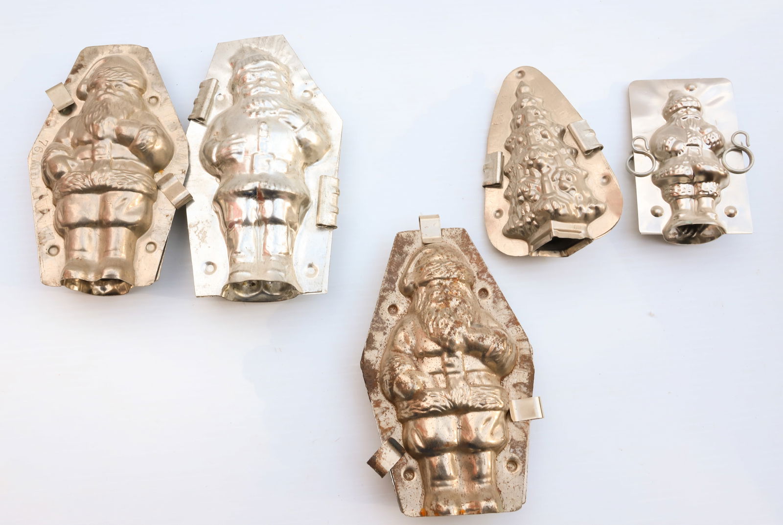 (5) CHRISTMAS CHOCOLATE MOLDS (1 of 8)