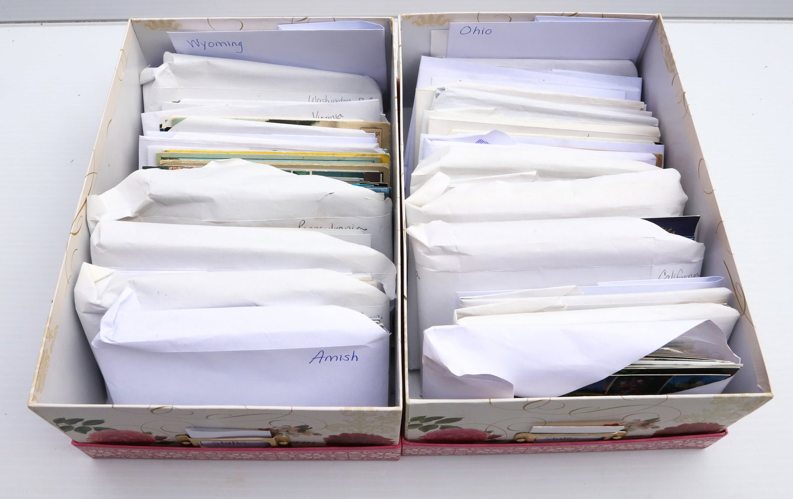 LARGE LOT OF POSTCARDS (1 of 6)