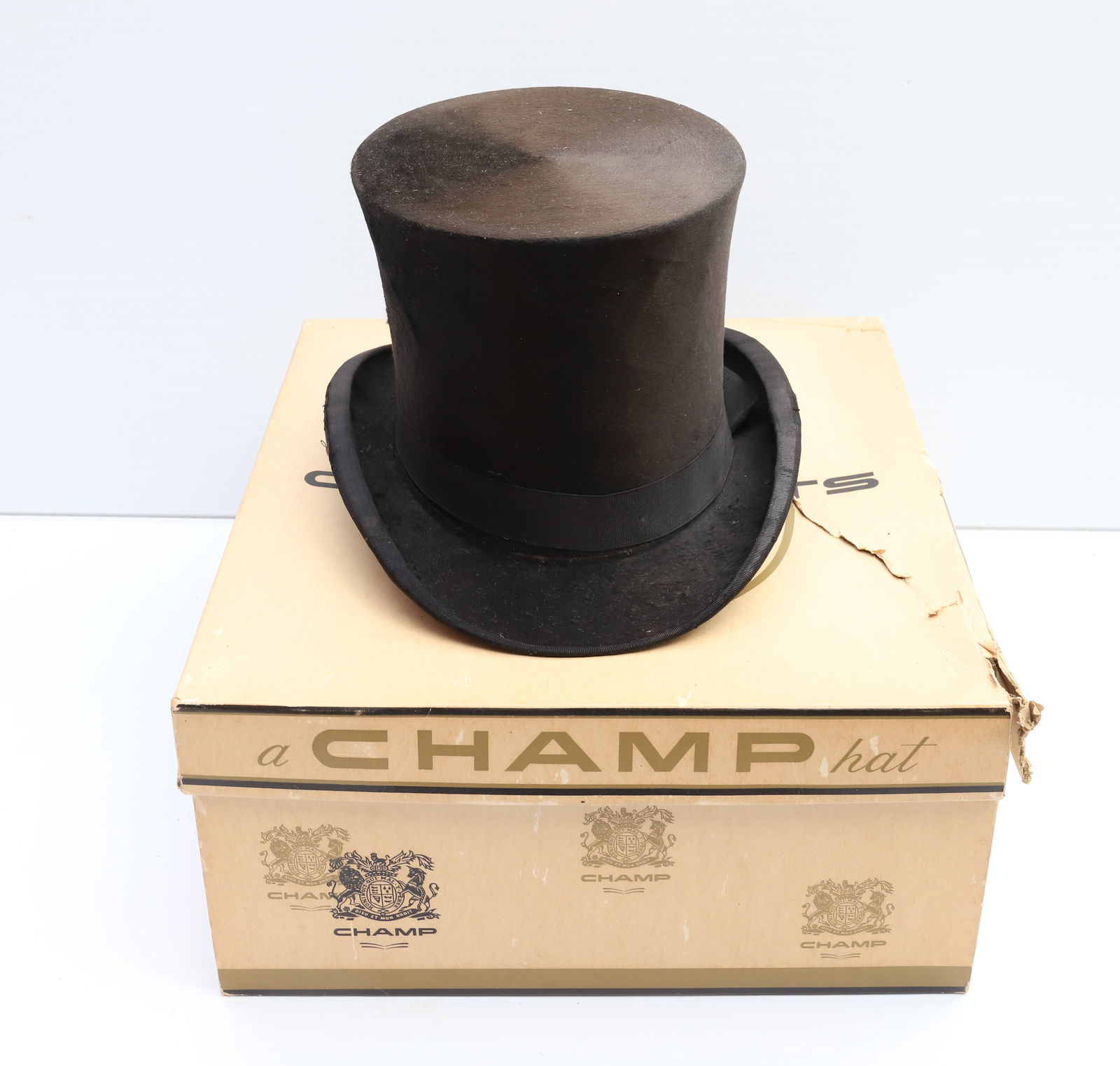 ANTIQUE TOP HAT (1 of 5)