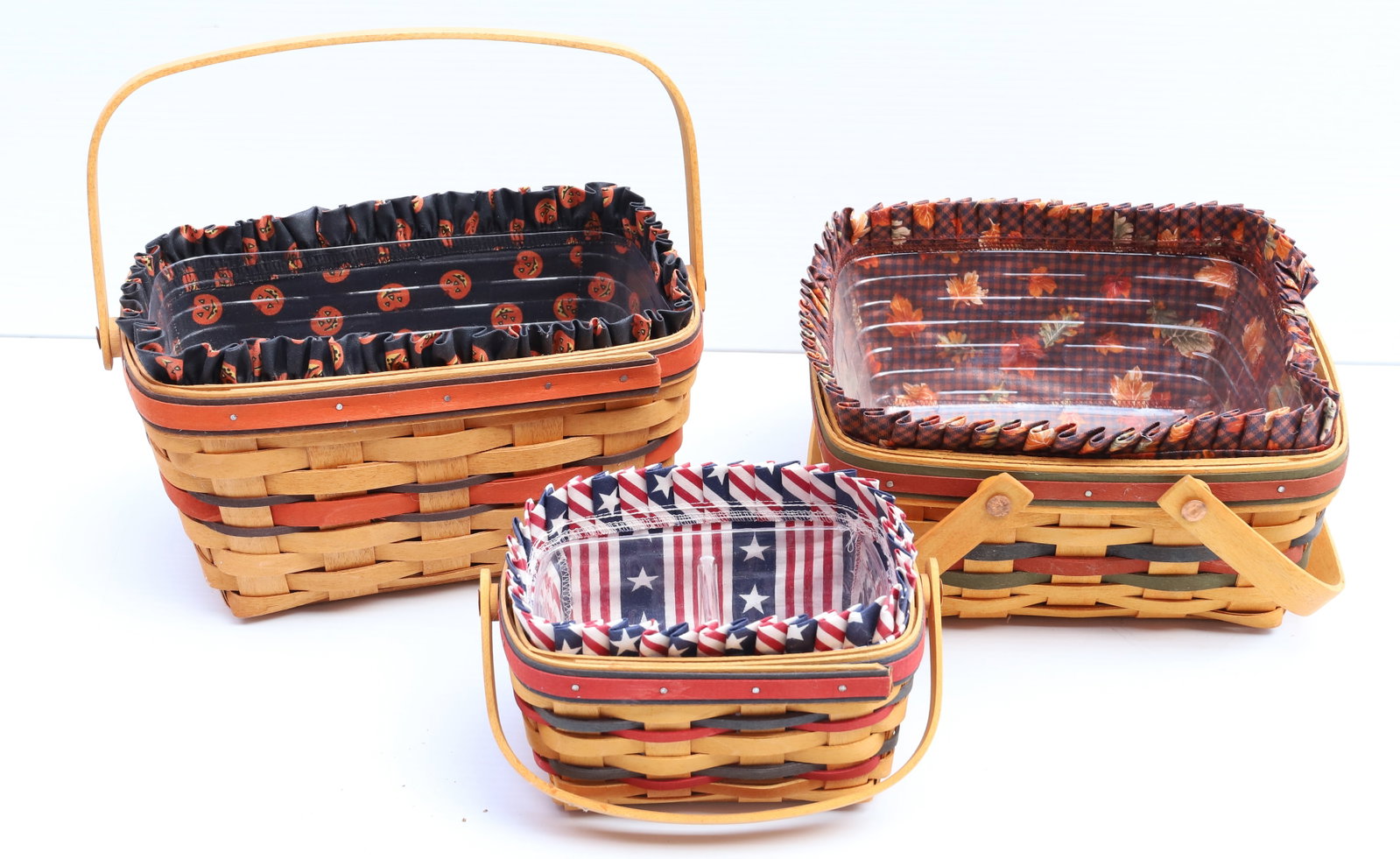 LOT OF LONGABERGER BASKETS: (3) BASKETS WITH LINERS - LARGEST 11" L Terms: PLEASE READ CAREFULLY -THIS IS AN ONLINE ONLY AUCTION. Terms for Purchasing and Shipping of Auction Items. Please read carefully before bidding. All paym