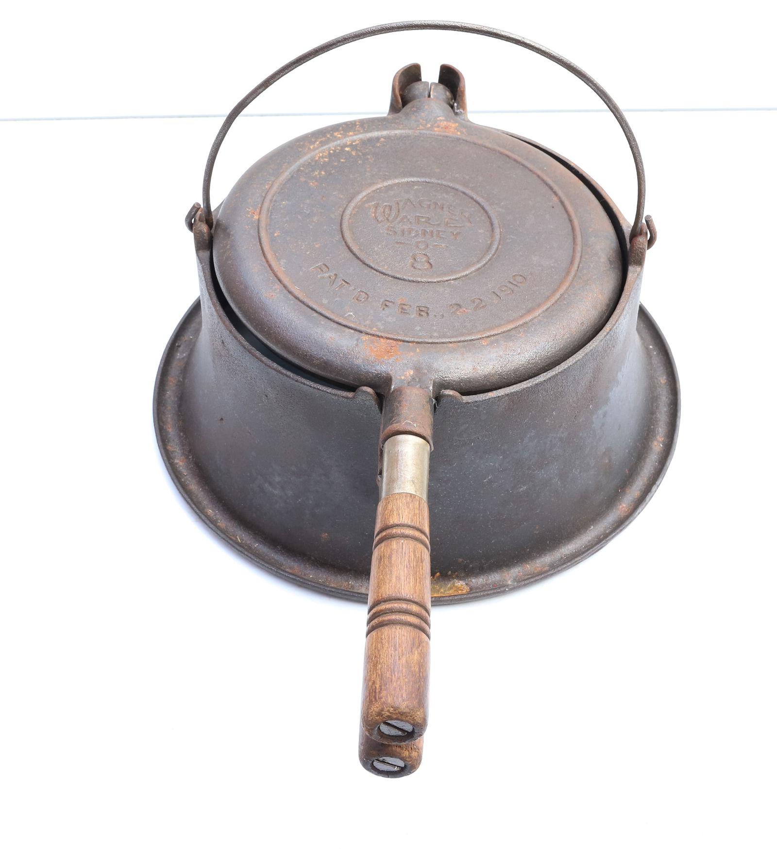 WAGNER WARE WAFFLE IRON # 8 (1 of 5)