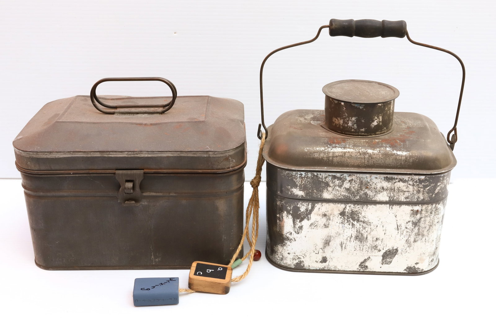 (2) TIN MINERS LUNCH KETTLES: ONE MARKED; STAR ON LID - 9" AND 10 1/2" L Terms: PLEASE READ CAREFULLY -THIS IS AN ONLINE ONLY AUCTION. Terms for Purchasing and Shipping of Auction Items. Please read carefully before bidding. All p