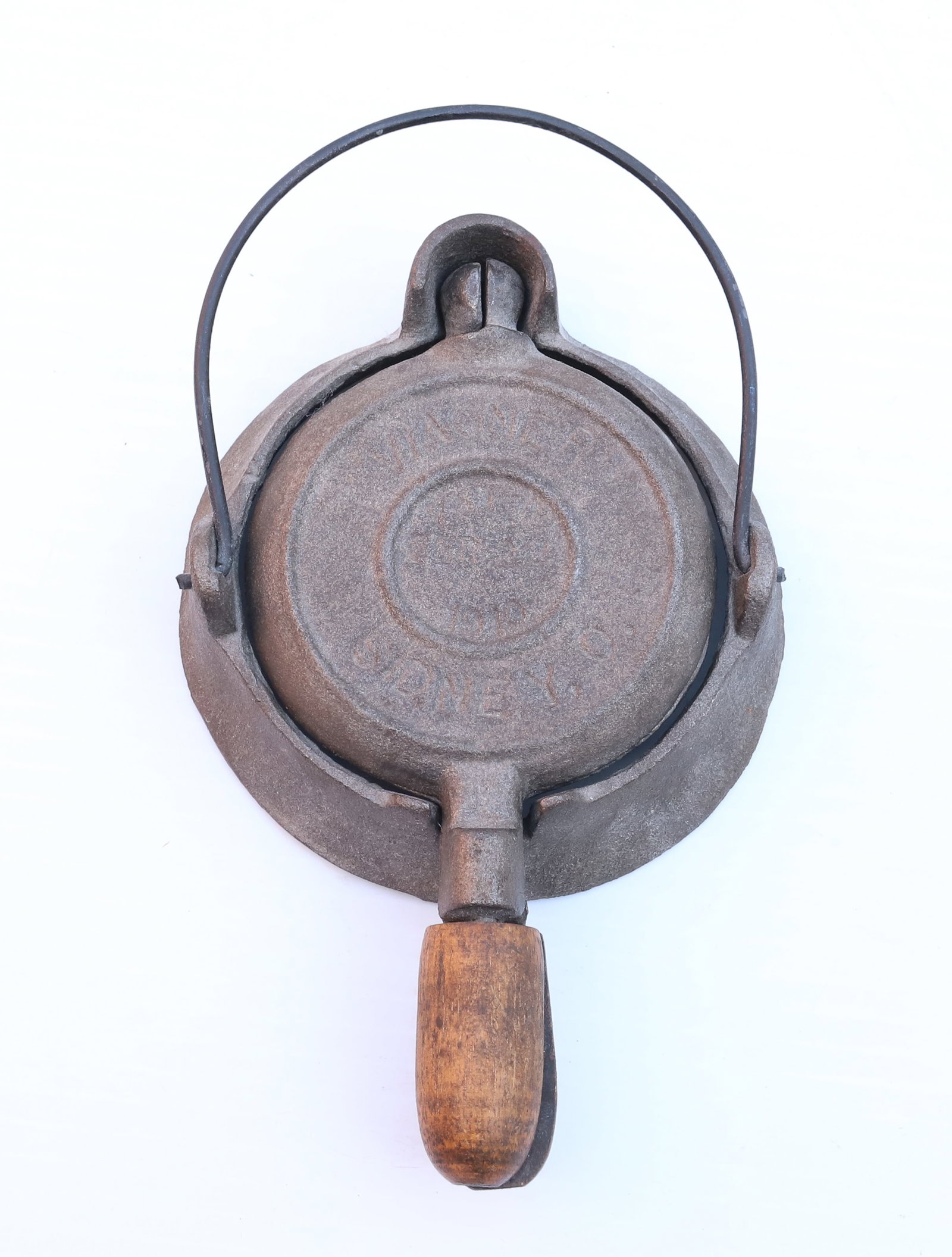 MINIATURE WAGNER WAFFLE IRON (1 of 3)
