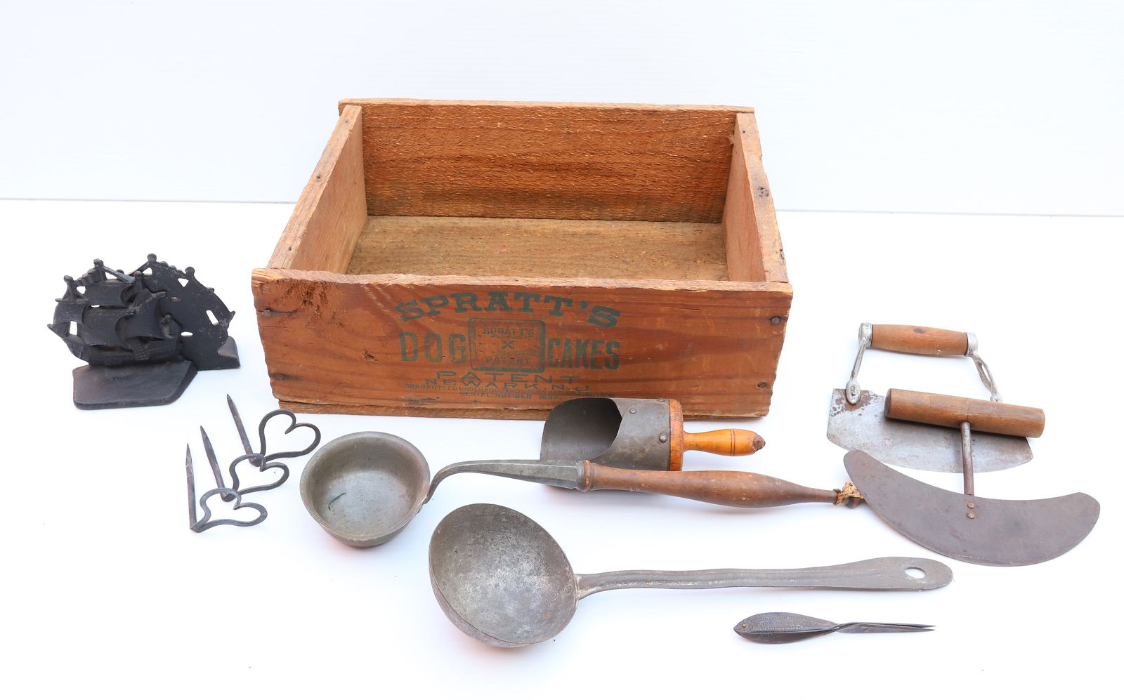 LOT OF COUNTRY ITEMS (1 of 6)