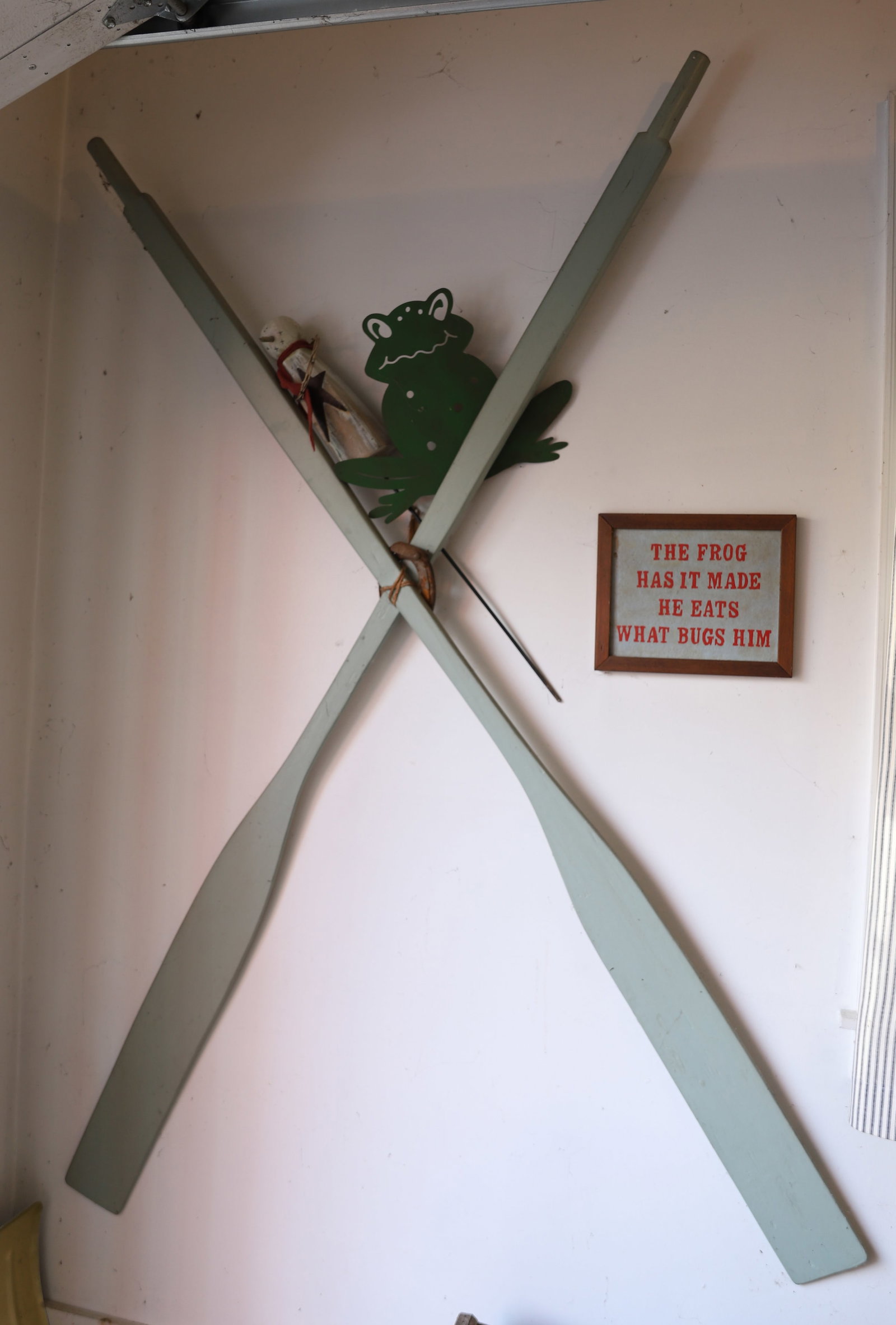(2) PAINTED BOAT OARS: GREEN PAINTED WITH DECORATIVE ITEMS - 88" L Terms: PLEASE READ CAREFULLY -THIS IS AN ONLINE ONLY AUCTION. Terms for Purchasing and Shipping of Auction Items. Please read carefully before bidding. All 