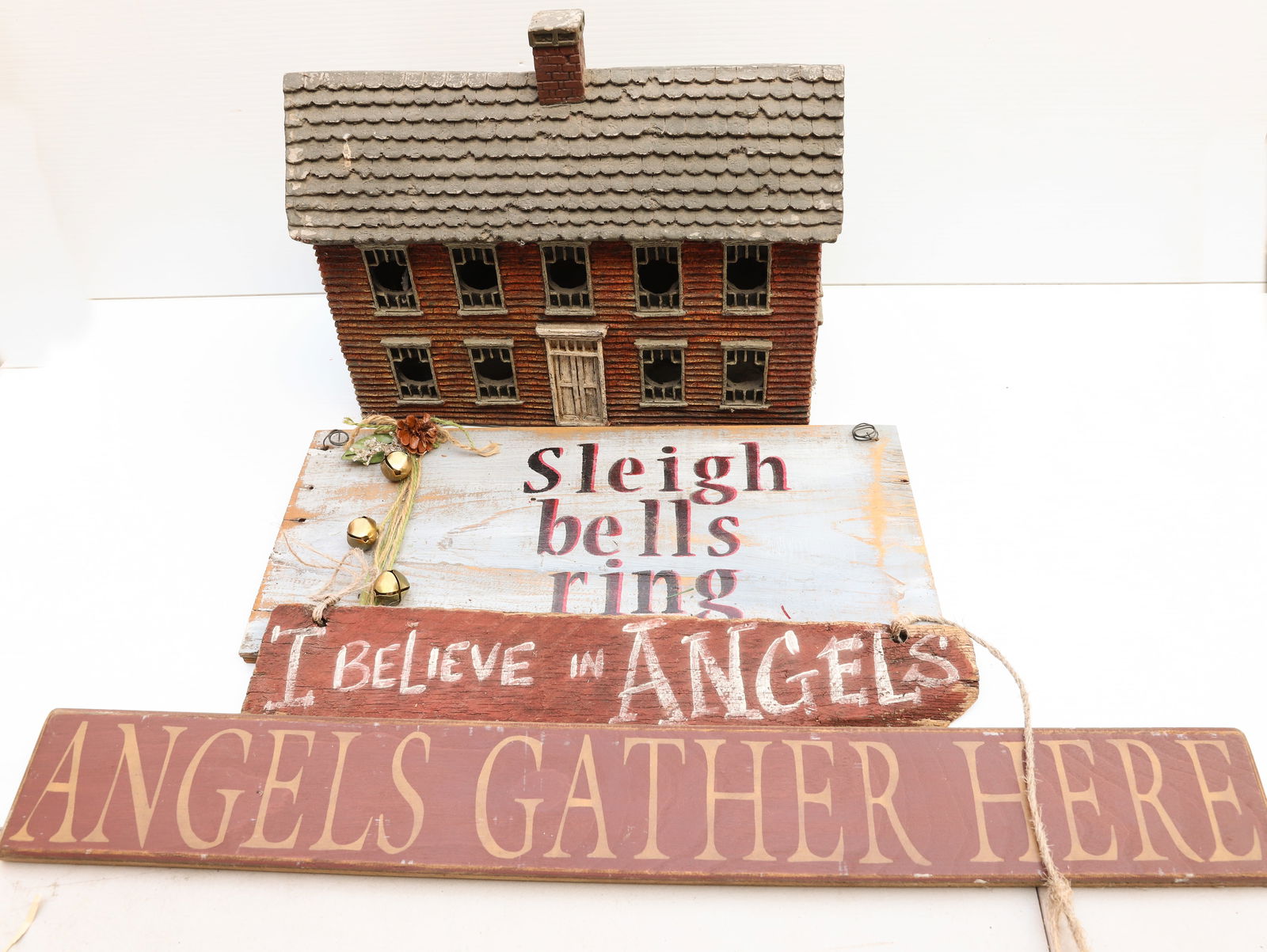 DECORATIVE BIRD HOUSE AND CHRISTMAS SIGN (1 of 6)