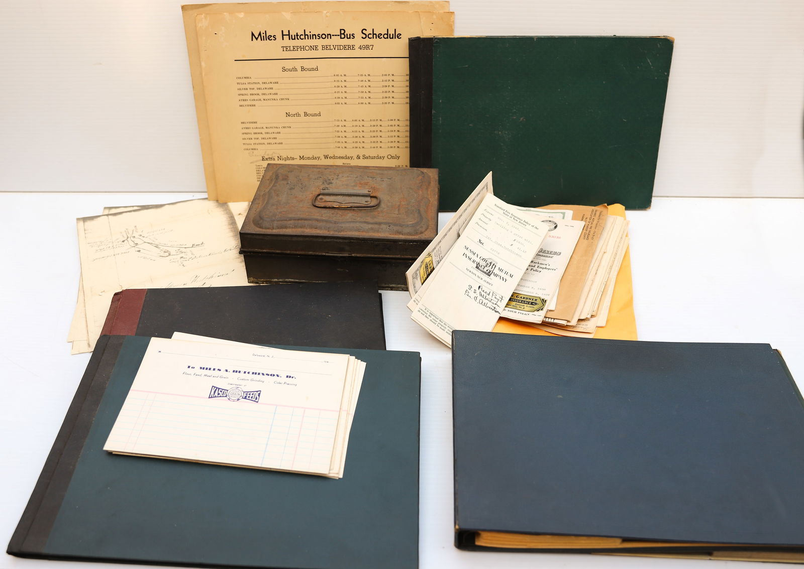 LOT OF VINTAGE PAPER GOODS (1 of 6)