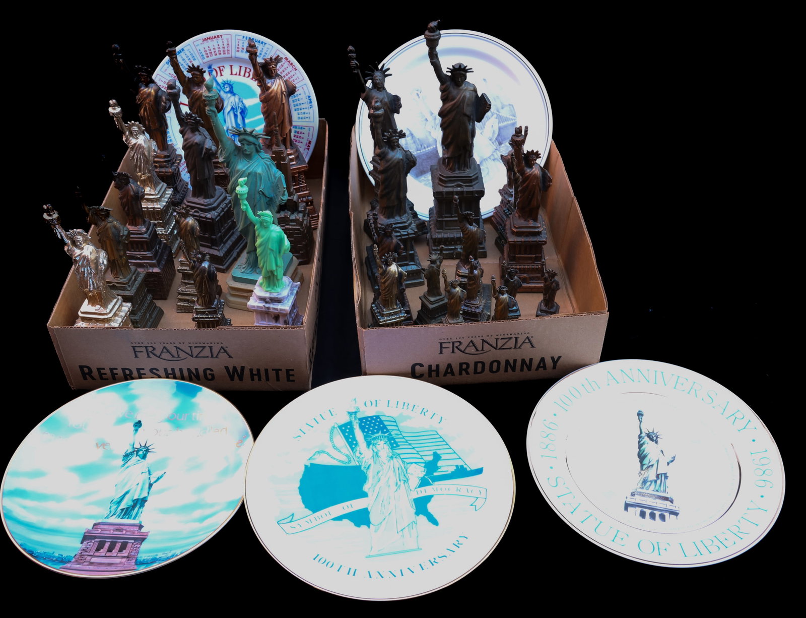 LARGE LOT OF STATUE OF LIBERTY ITEMS: SOUVENIR STATUE OF LIBERTY AND PLATES - 4" TO 11 1/2" Terms: PLEASE READ CAREFULLY -THIS IS AN ONLINE ONLY AUCTION. Terms for Purchasing and Shipping of Auction Items. Please read carefully before bid