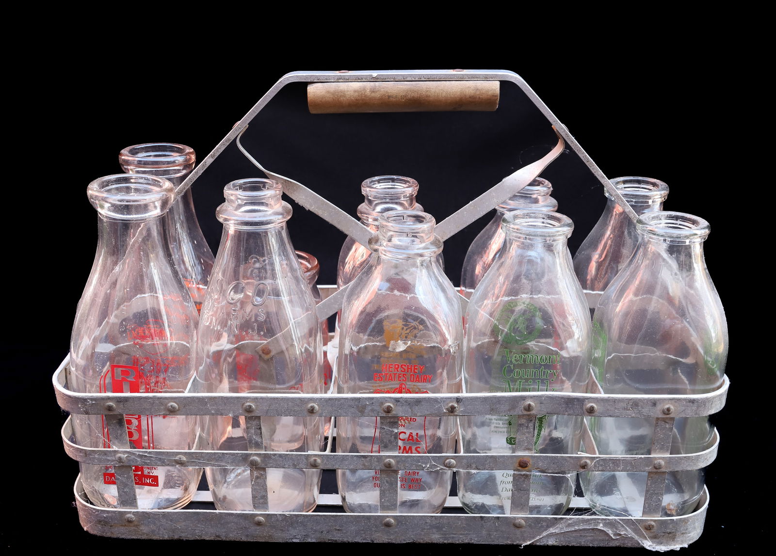 LOT OF MILK BOTTLES AND CARRIER (1 of 4)