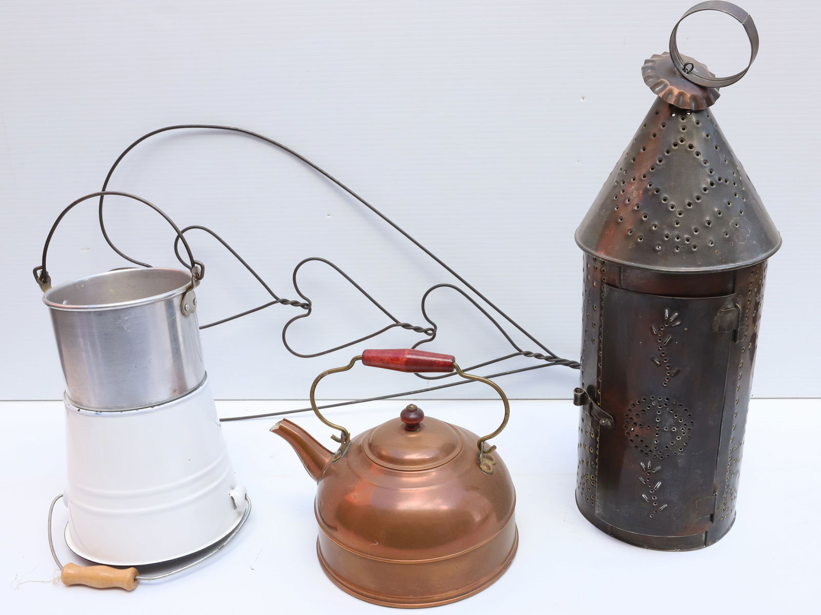 LOT OF COUNTRY ITEMS (1 of 5)