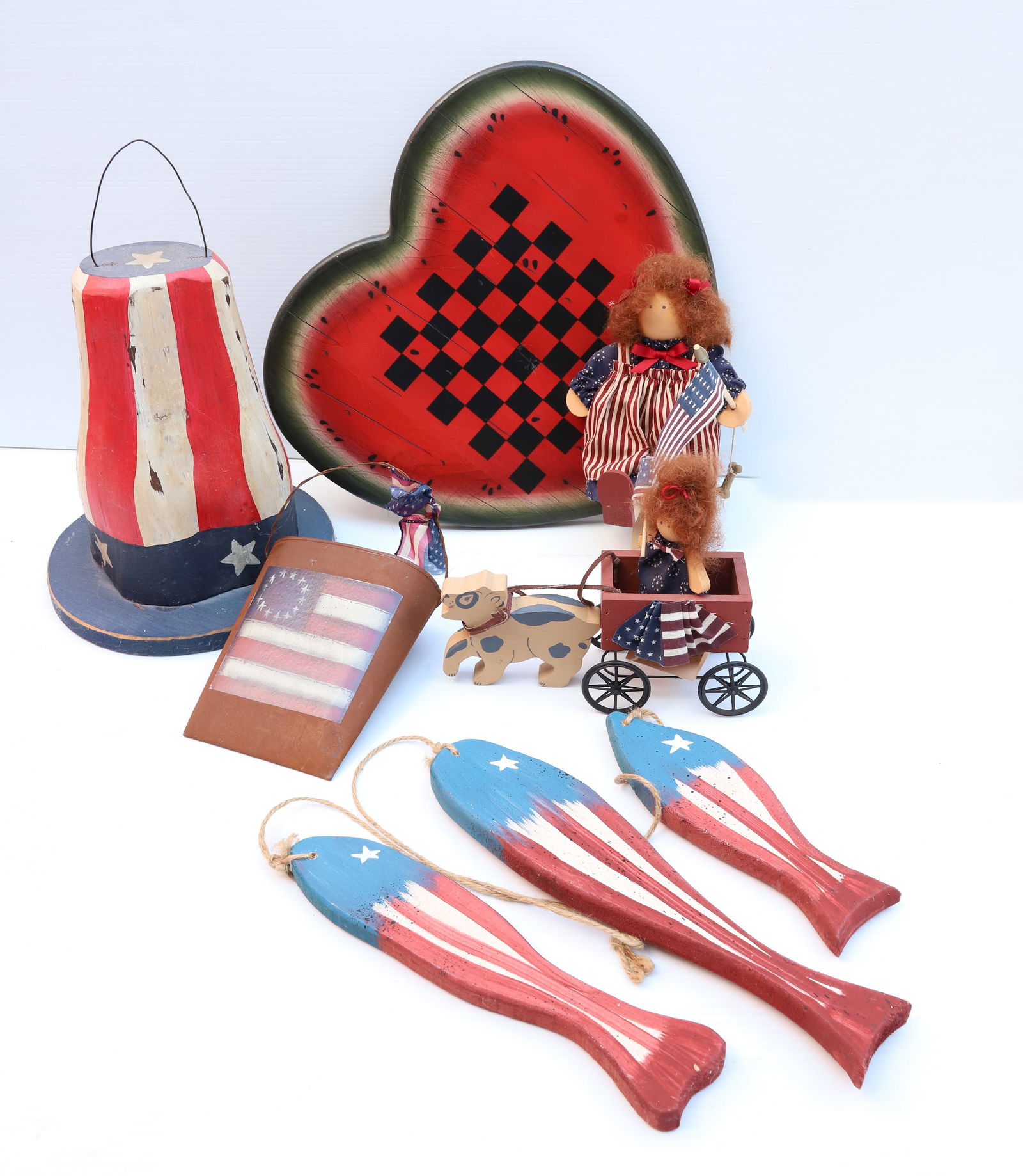 LOT OF PATRIOTIC FOLK ART ITEMS (1 of 4)