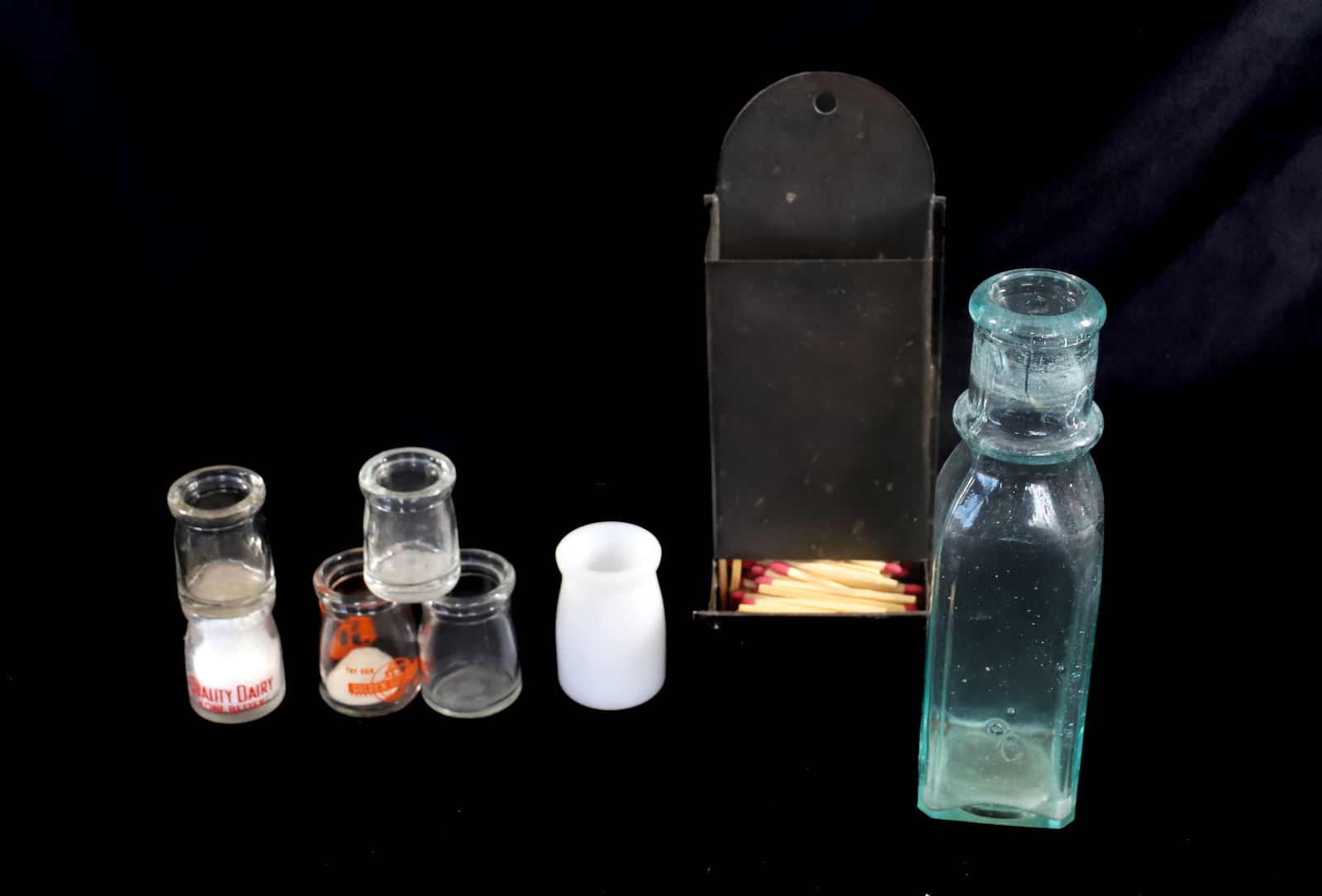 LOT OF VINTAGE MILK CREAMERS (1 of 4)