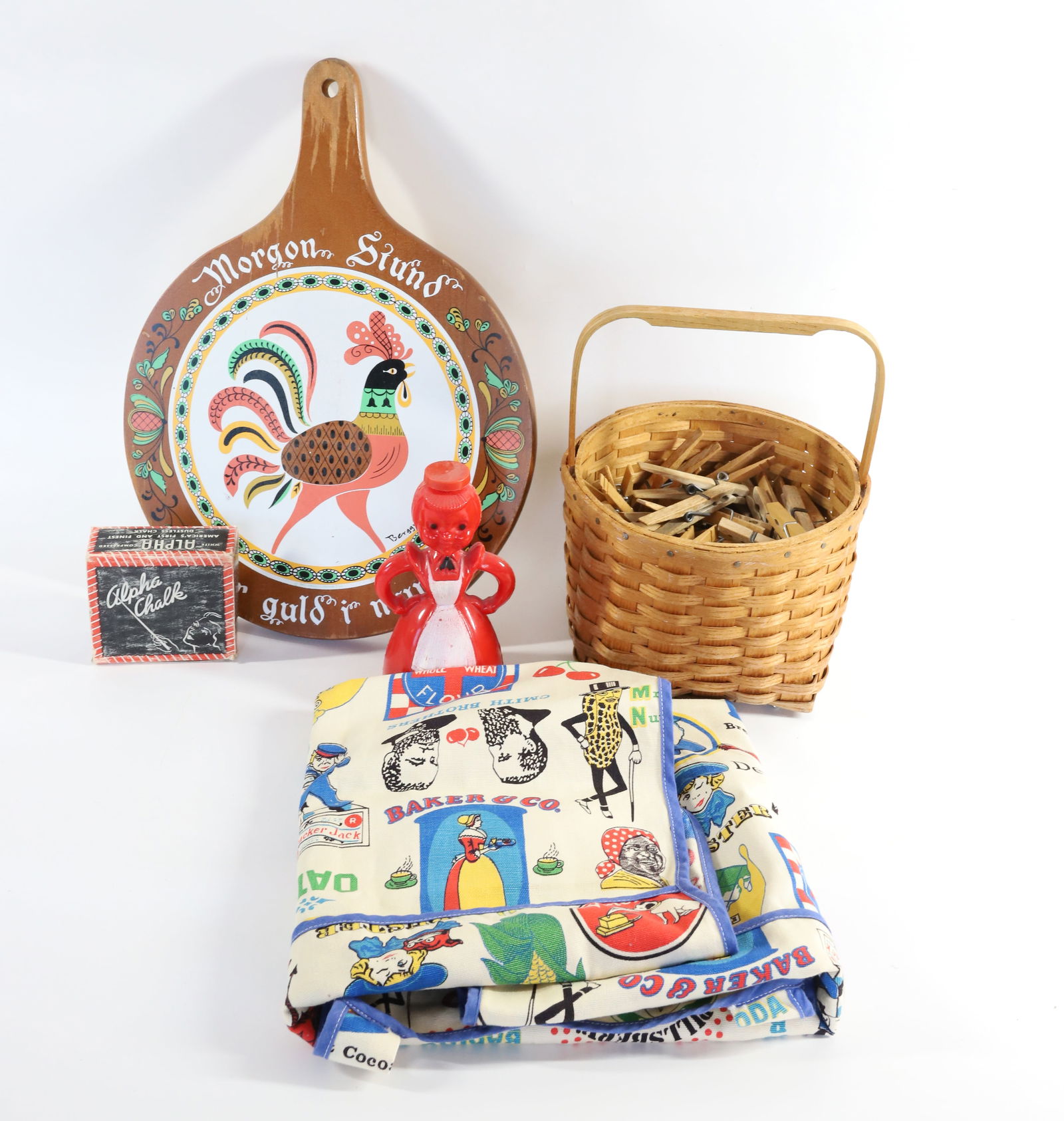 LOT OF VINTAGE COUNTRY ITEMS (1 of 4)