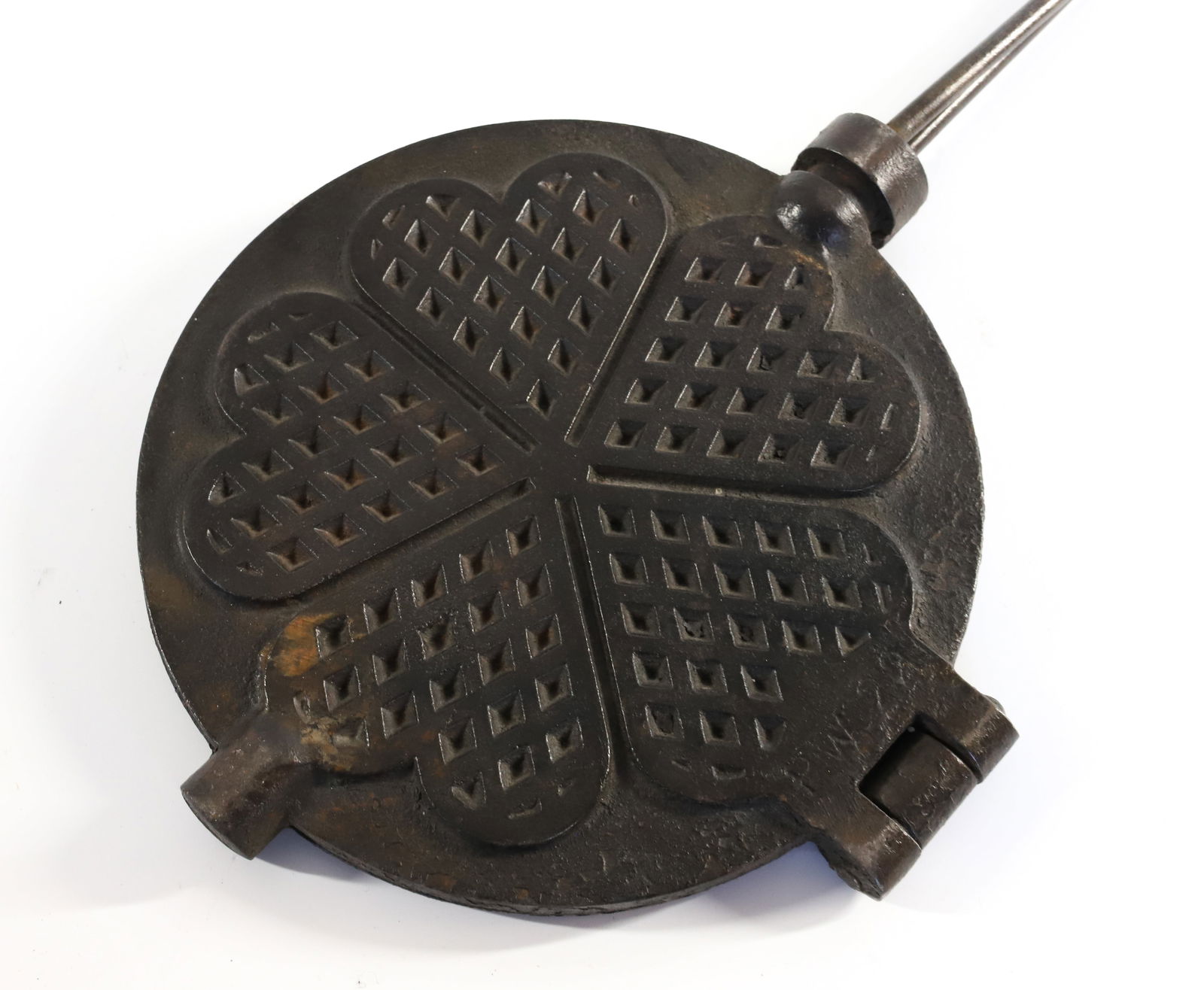 CAST IRON WAFFLE MAKER (1 of 5)