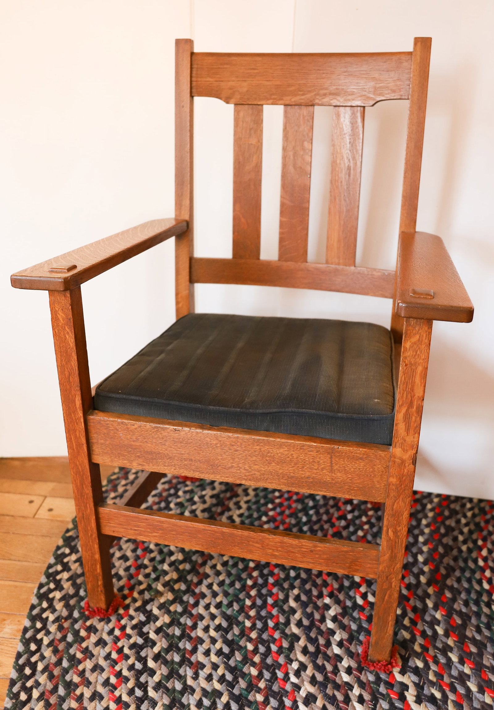 ARTS AND CRAFTS OAK ARM CHAIR: QUAINT FURNITURE, GRAND RAPIDS, MICHIGAN - DROP IN SEAT - 39" X 25 3/4" X 21" Terms: PLEASE READ CAREFULLY -THIS IS AN ONLINE ONLY AUCTION. Terms for Purchasing and Shipping of Auction Items. Please r