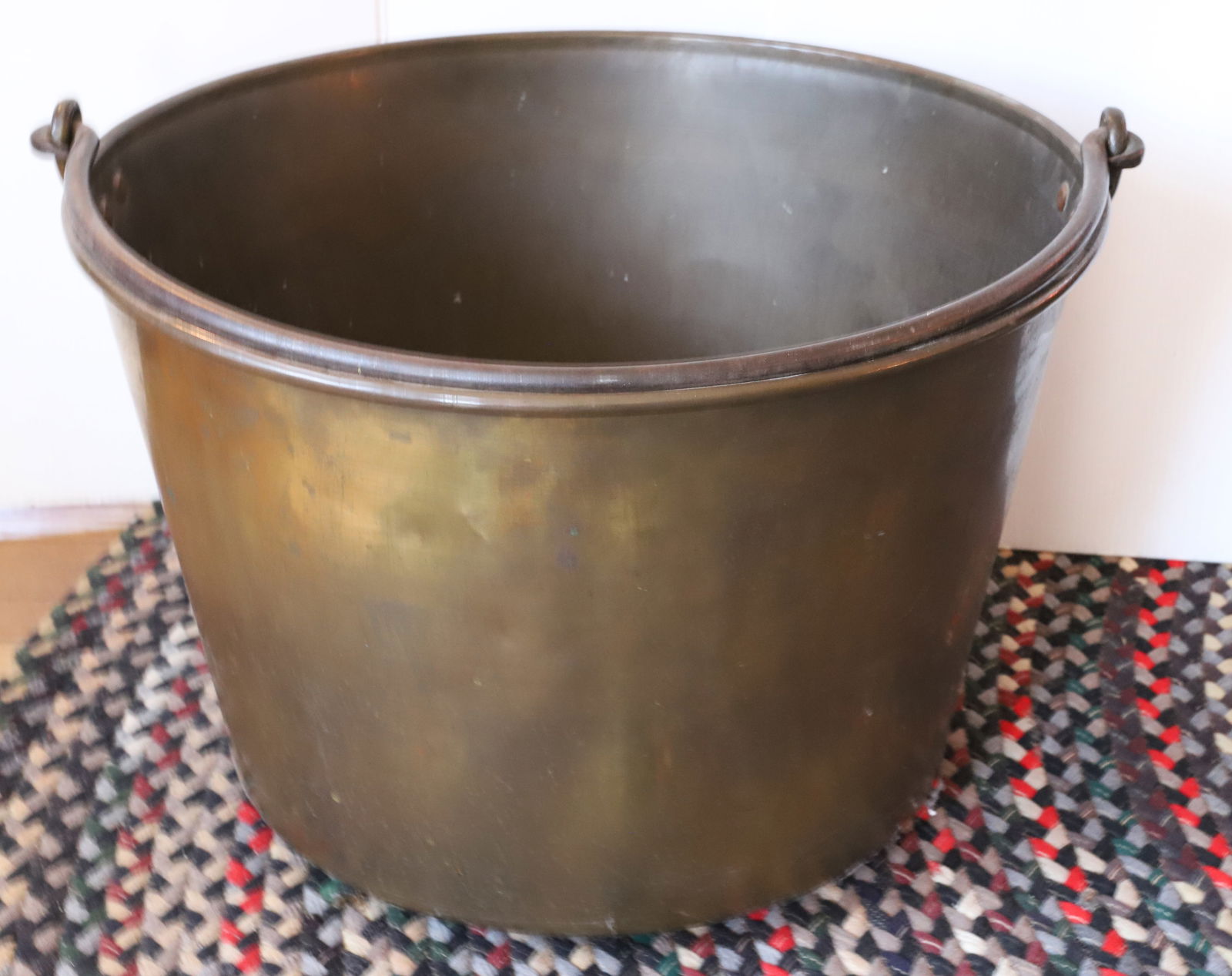 LARGE BRASS APPLE BUTTER KETTLE (1 of 5)