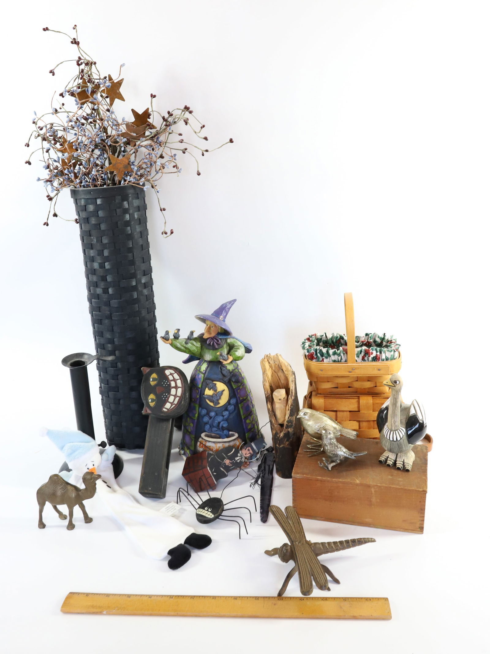 (3) BOXES OF COUNTRY DECORATING ITEMS (1 of 3)