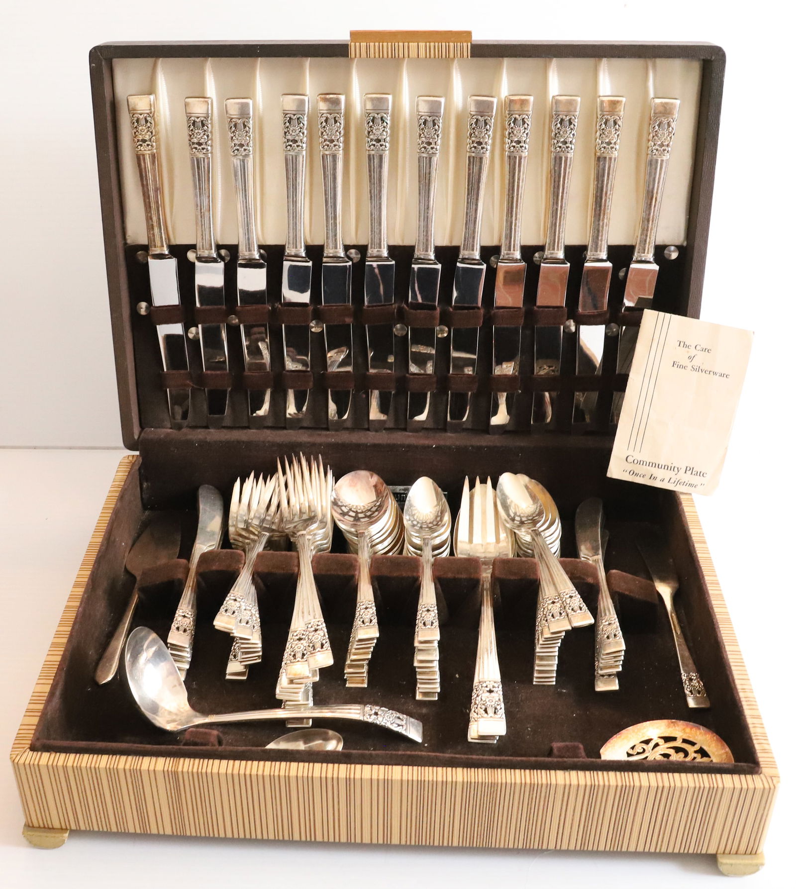 COMMUNITY PLATE FLATWARE SET (1 of 3)