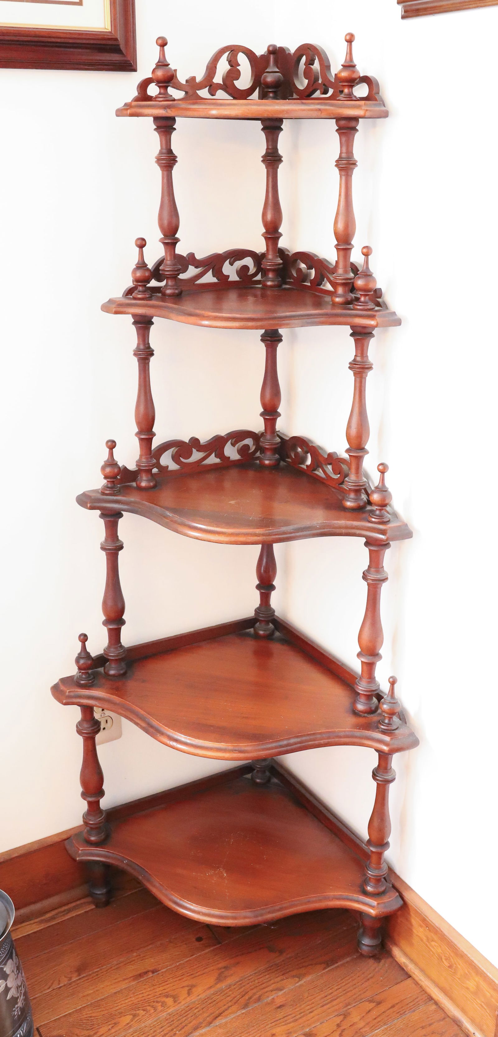 VICTORIAN WALNUT CORNER SHELF (1 of 2)